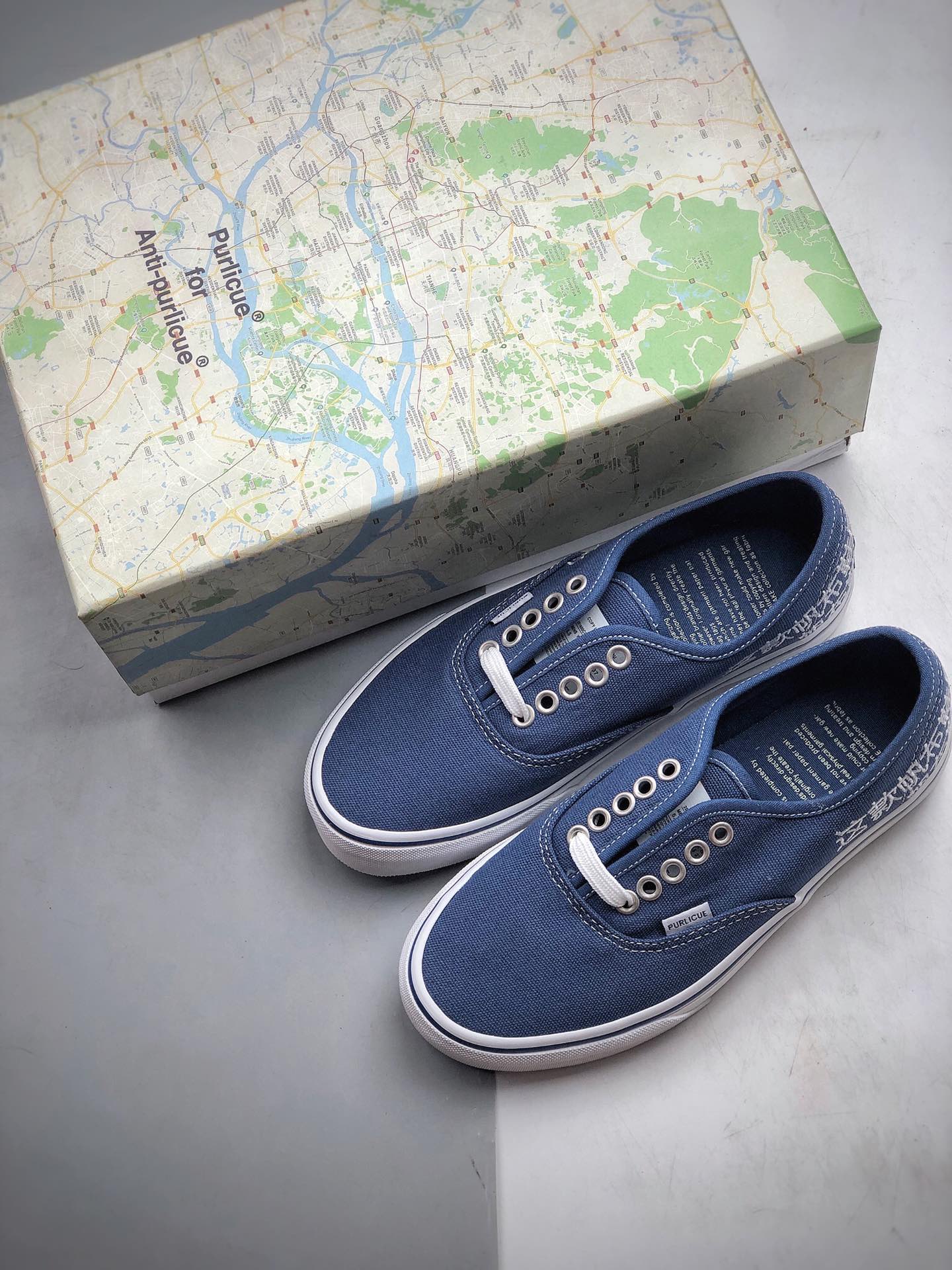 170  Vans联名THE FAKE 抄袭系列  鞋身采用2020潘通公布最流行的经典蓝