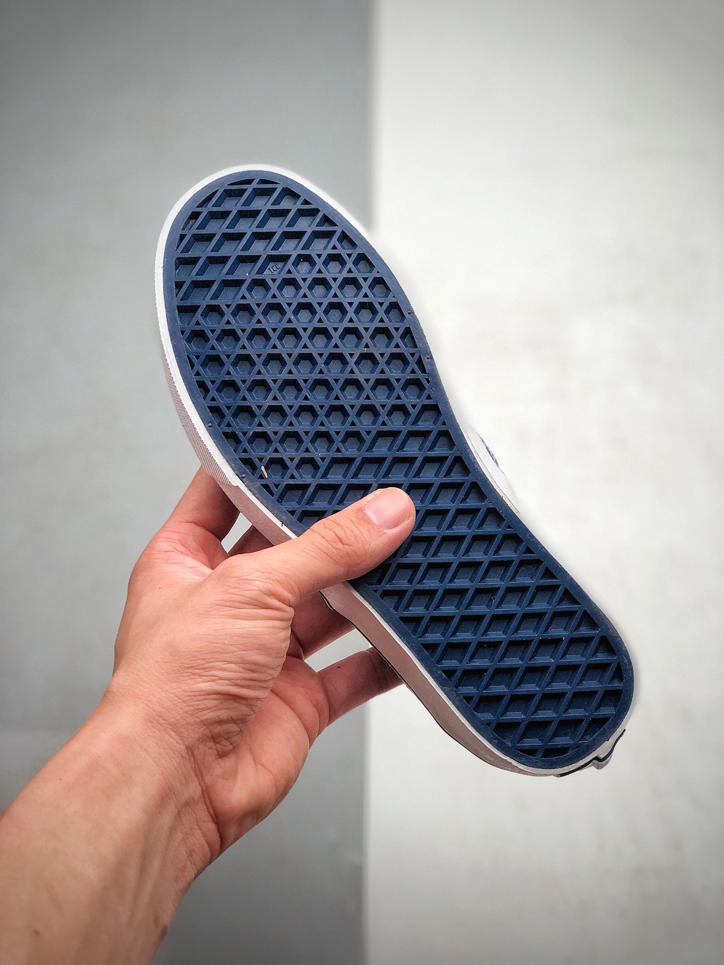 170  Vans联名THE FAKE 抄袭系列  鞋身采用2020潘通公布最流行的经典蓝