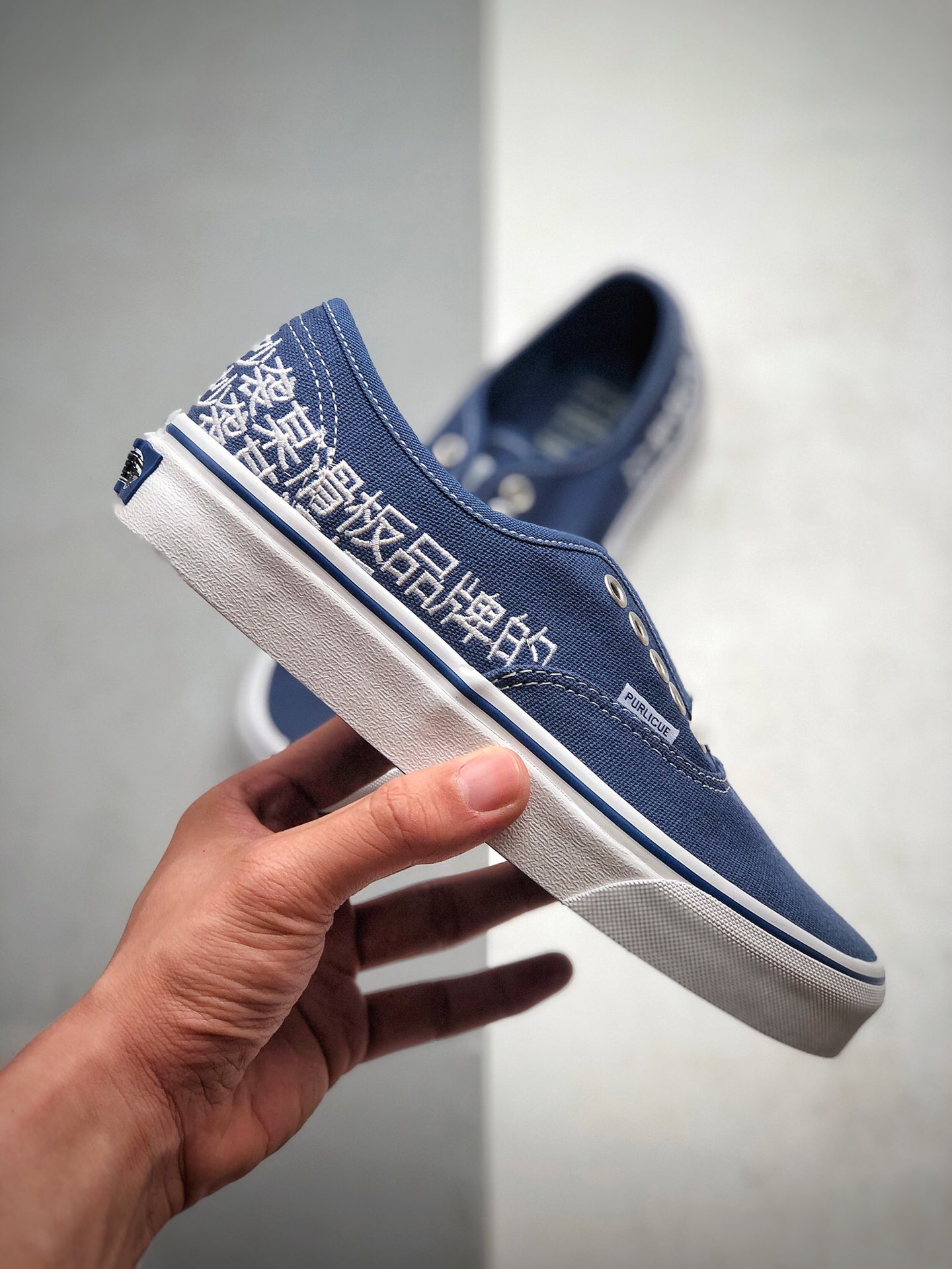 170  Vans联名THE FAKE 抄袭系列  鞋身采用2020潘通公布最流行的经典蓝