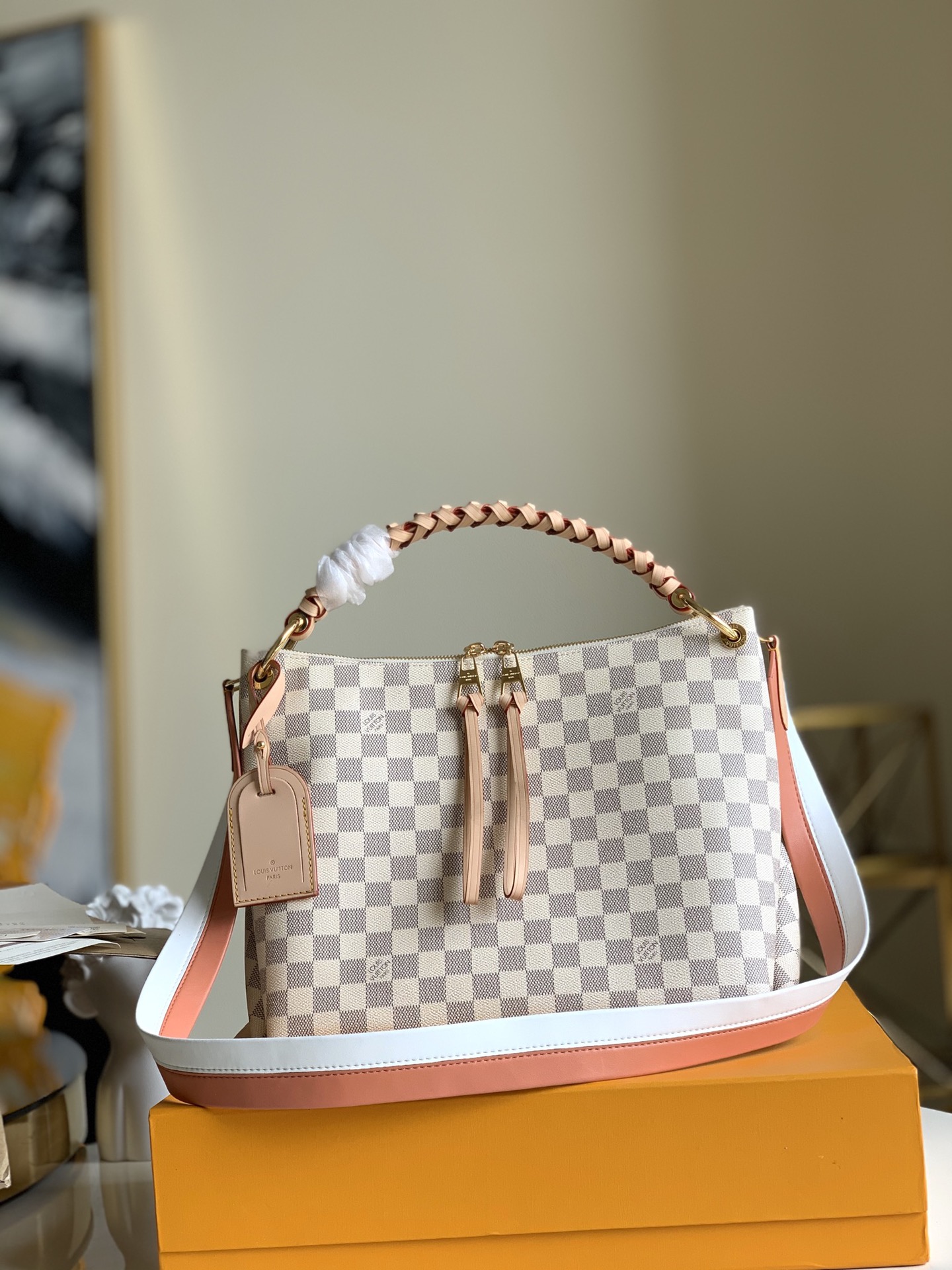 NO:395773,【Exclusive real photo N40343】Beaubourg Hobo medium handbag material Monogram uses hand-dyeed leather handles to apply unique leather zipper head and large size. Letters reveal the brand style, detachable wide leather shoulder straps to achieve a soft design and comfortable accompanying size 32X26X17cm.,LV [original leather],louis vuitton19860909【独家实拍N40343】Beaubourg Hobo 中号手袋取材 Monogram 以手工边染为编织皮革手柄涂抹别致意味皮革拉链头与大号 字母流露品牌格调可拆卸宽幅皮革肩带实现柔软设计的舒适随行尺寸 32X26X17cm .,LV【原厂皮】,louis vuitton,Bag