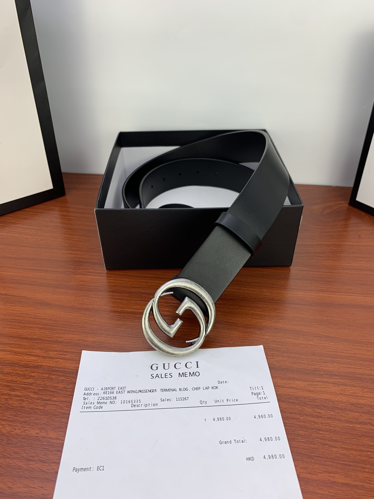 GUCCI  经典款单层树膏皮革腰带，配有品牌标志性双G带扣。无涂层褪色皮革材质 具备耐用不变形 此皮面