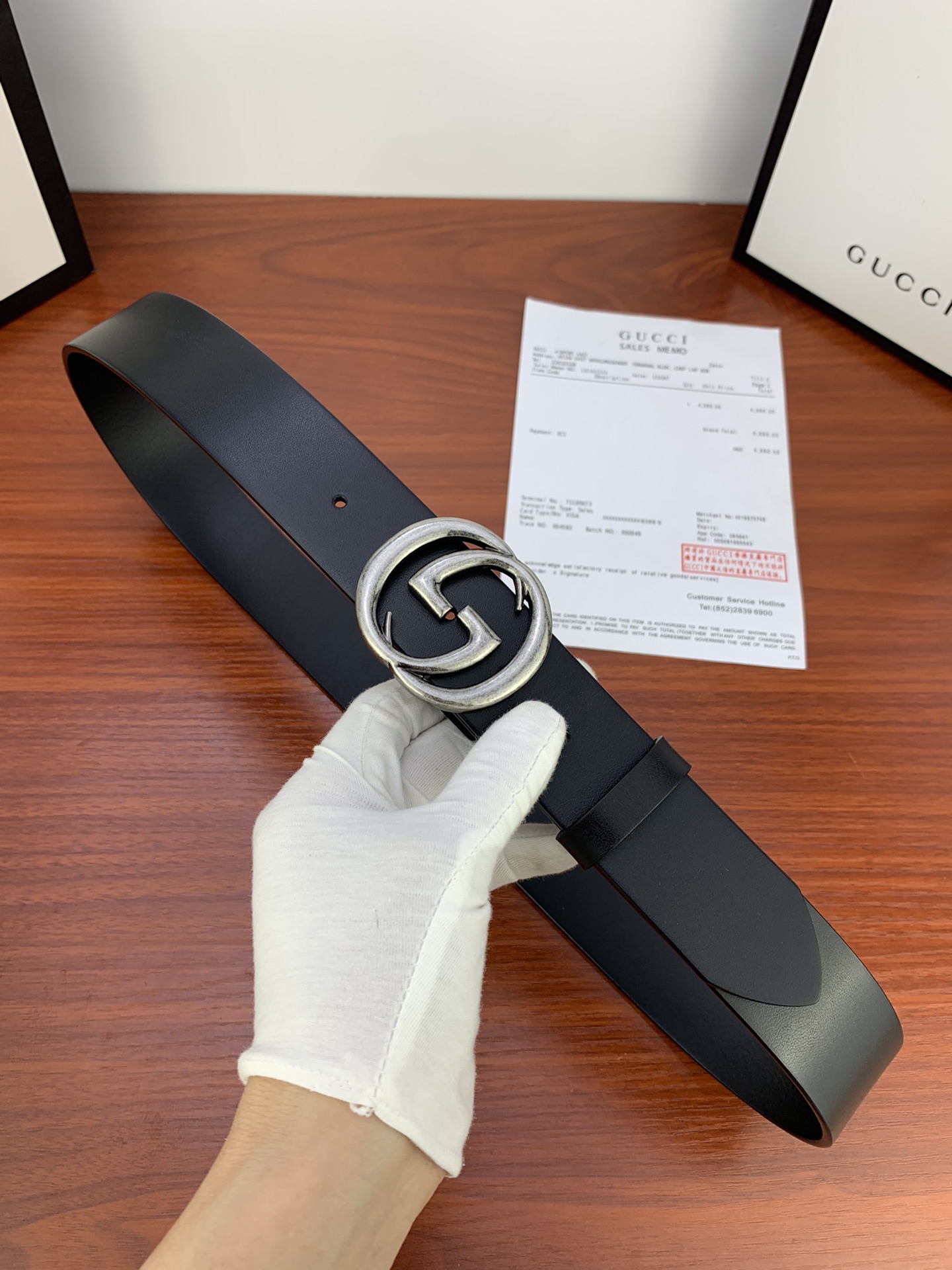 GUCCI  经典款单层树膏皮革腰带，配有品牌标志性双G带扣。无涂层褪色皮革材质 具备耐用不变形 此皮面