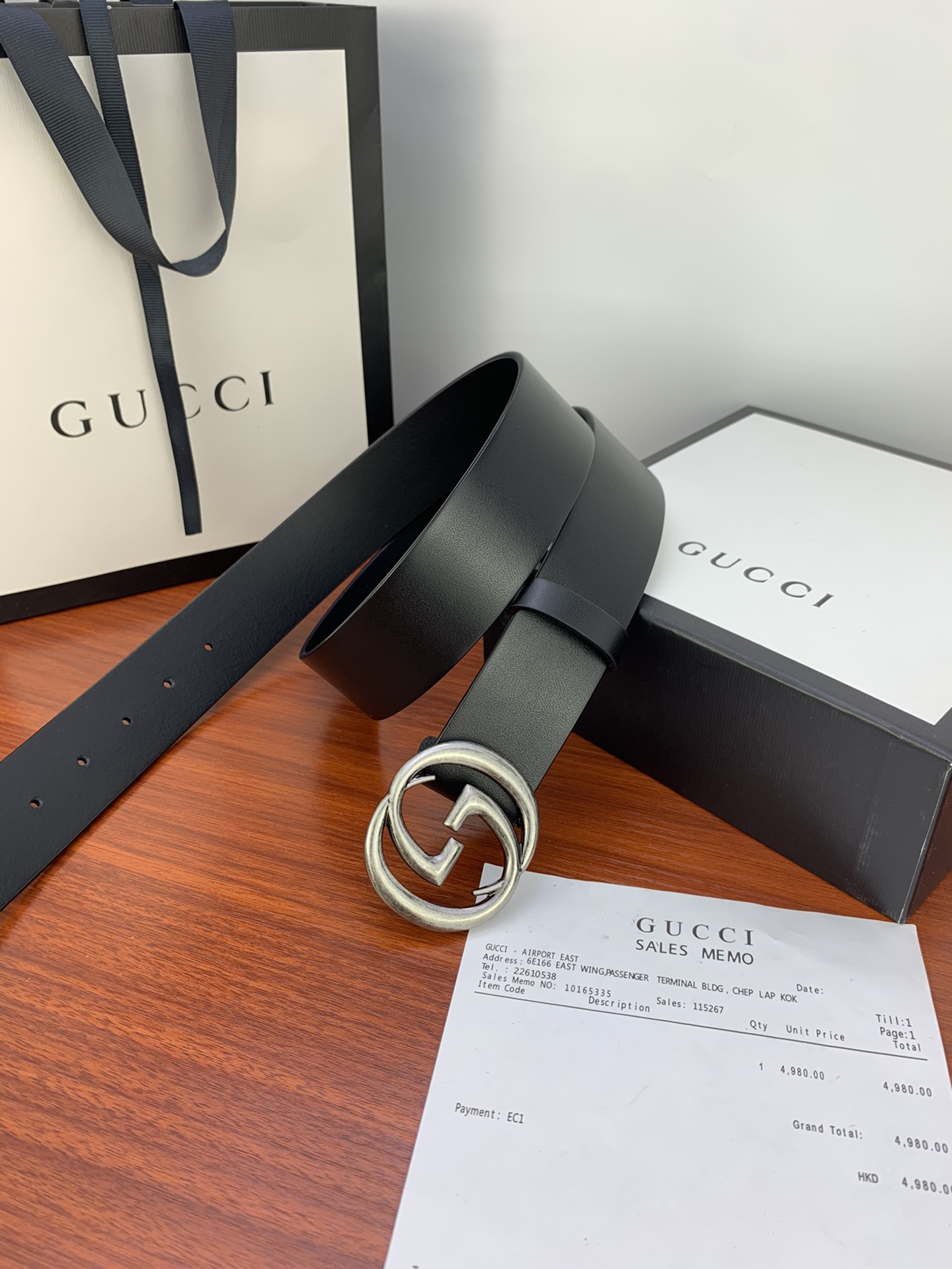 GUCCI  经典款单层树膏皮革腰带，配有品牌标志性双G带扣。无涂层褪色皮革材质 具备耐用不变形 此皮面