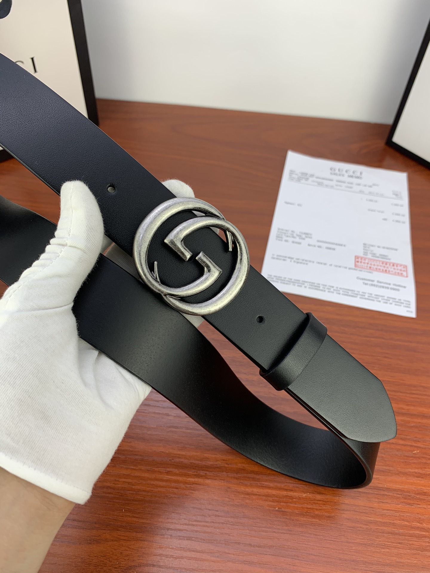GUCCI  经典款单层树膏皮革腰带，配有品牌标志性双G带扣。无涂层褪色皮革材质 具备耐用不变形 此皮面