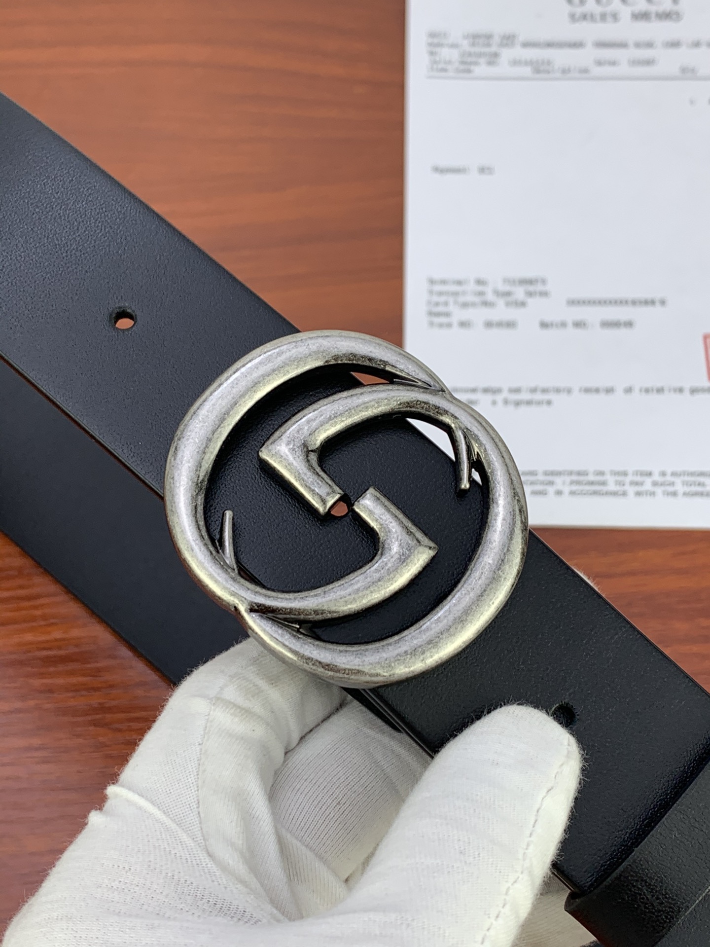 GUCCI  经典款单层树膏皮革腰带，配有品牌标志性双G带扣。无涂层褪色皮革材质 具备耐用不变形 此皮面