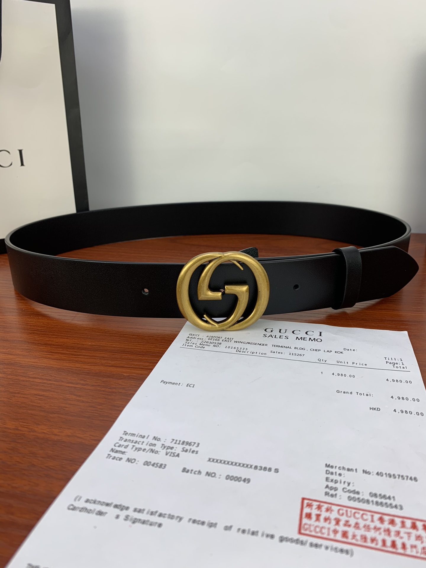GUCCI  经典款单层树膏皮革腰带，配有品牌标志性双G带扣。无涂层褪色皮革材质 具备耐用不变形 此皮面
