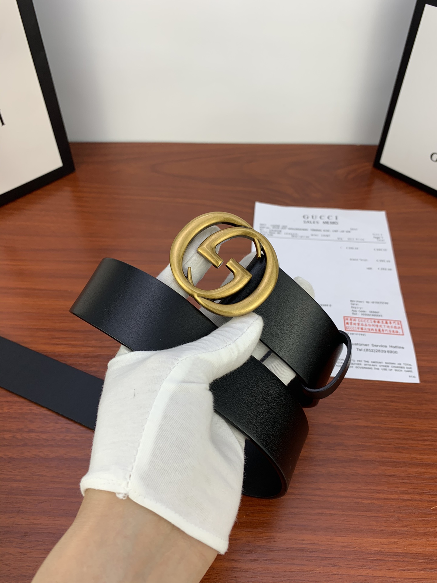GUCCI  经典款单层树膏皮革腰带，配有品牌标志性双G带扣。无涂层褪色皮革材质 具备耐用不变形 此皮面