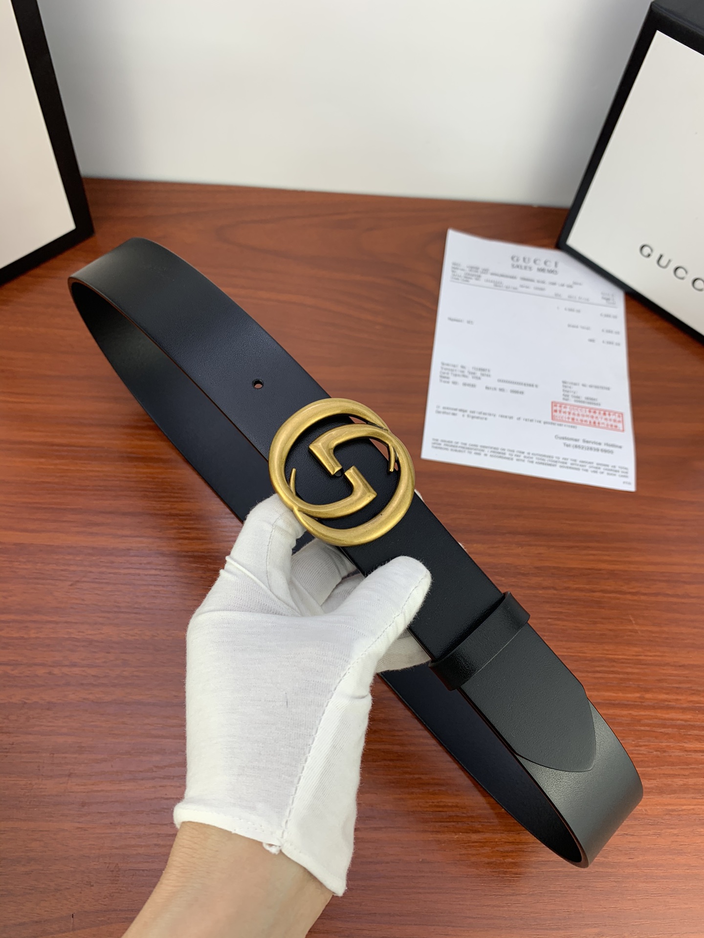 GUCCI  经典款单层树膏皮革腰带，配有品牌标志性双G带扣。无涂层褪色皮革材质 具备耐用不变形 此皮面