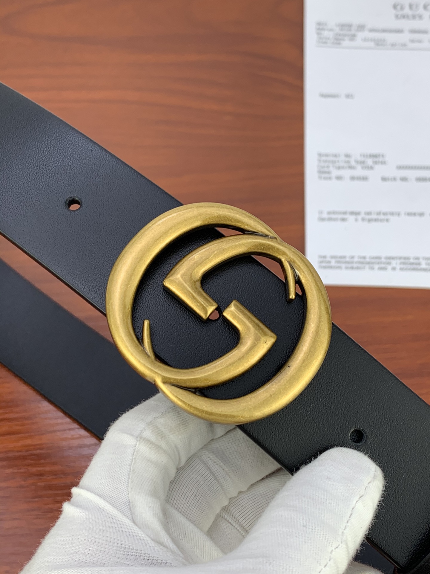 GUCCI  经典款单层树膏皮革腰带，配有品牌标志性双G带扣。无涂层褪色皮革材质 具备耐用不变形 此皮面
