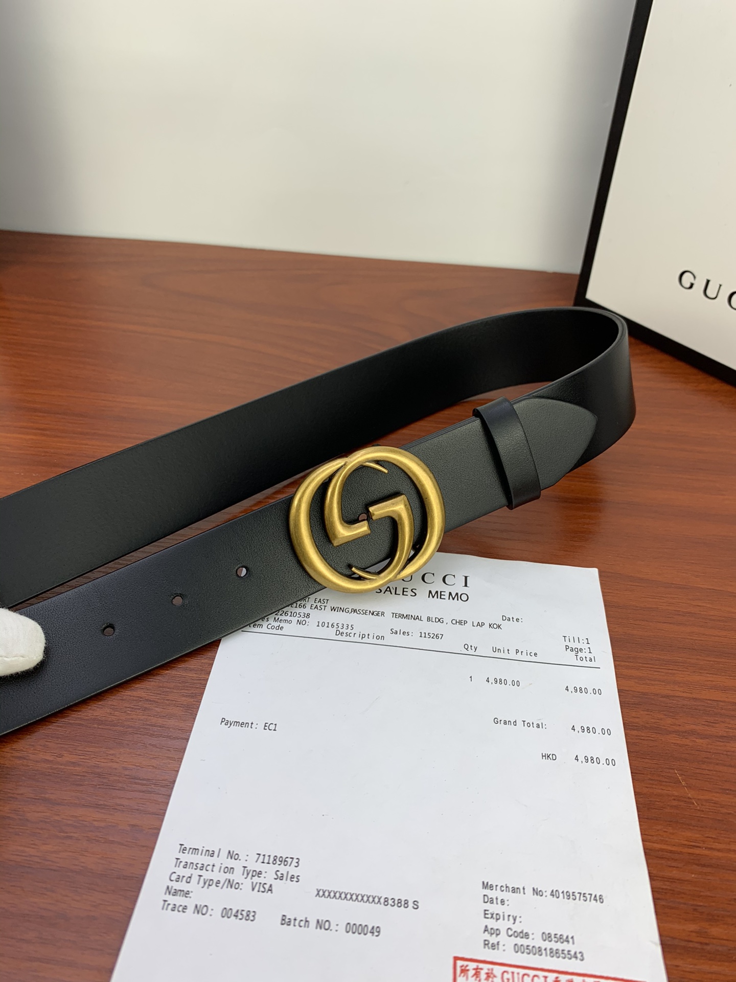 GUCCI  经典款单层树膏皮革腰带，配有品牌标志性双G带扣。无涂层褪色皮革材质 具备耐用不变形 此皮面