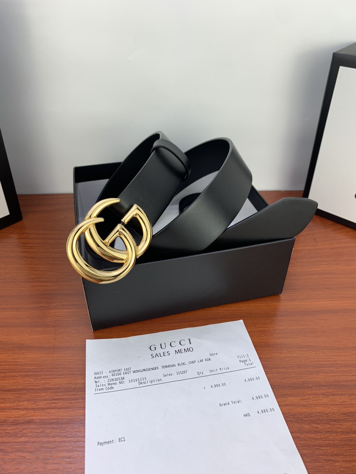 GUCCI  经典款单层树膏皮革腰带，配有品牌标志性双G带扣。无涂层褪色皮革材质 具备耐用不变形 此皮面