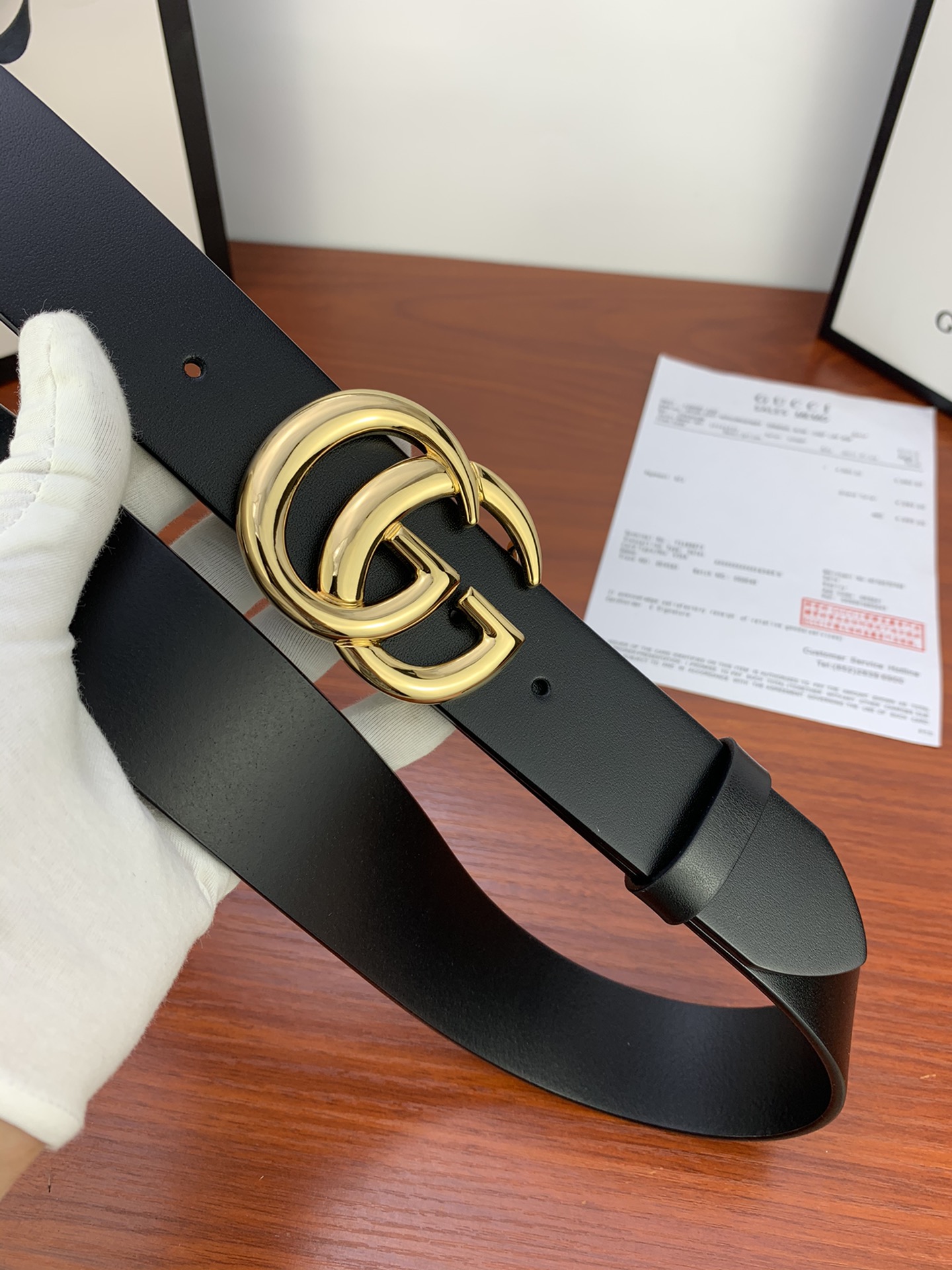 GUCCI  经典款单层树膏皮革腰带，配有品牌标志性双G带扣。无涂层褪色皮革材质 具备耐用不变形 此皮面