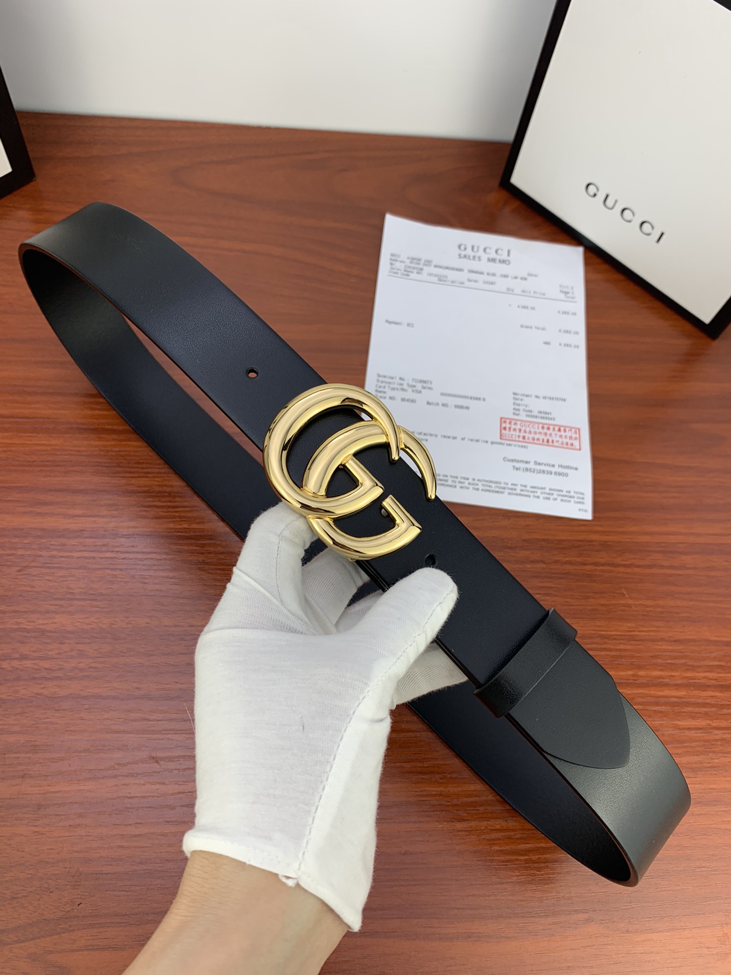 GUCCI  经典款单层树膏皮革腰带，配有品牌标志性双G带扣。无涂层褪色皮革材质 具备耐用不变形 此皮面