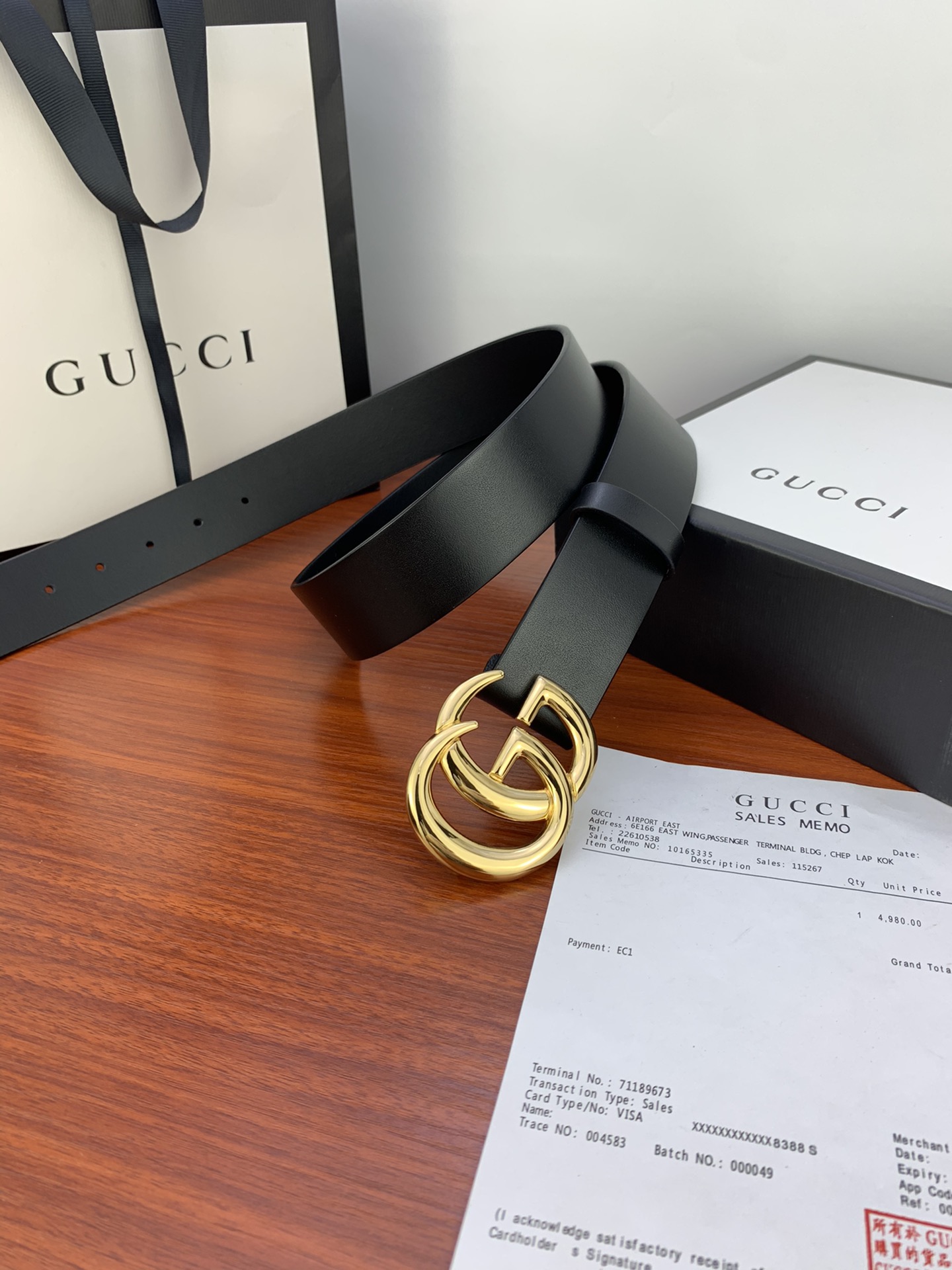 GUCCI  经典款单层树膏皮革腰带，配有品牌标志性双G带扣。无涂层褪色皮革材质 具备耐用不变形 此皮面