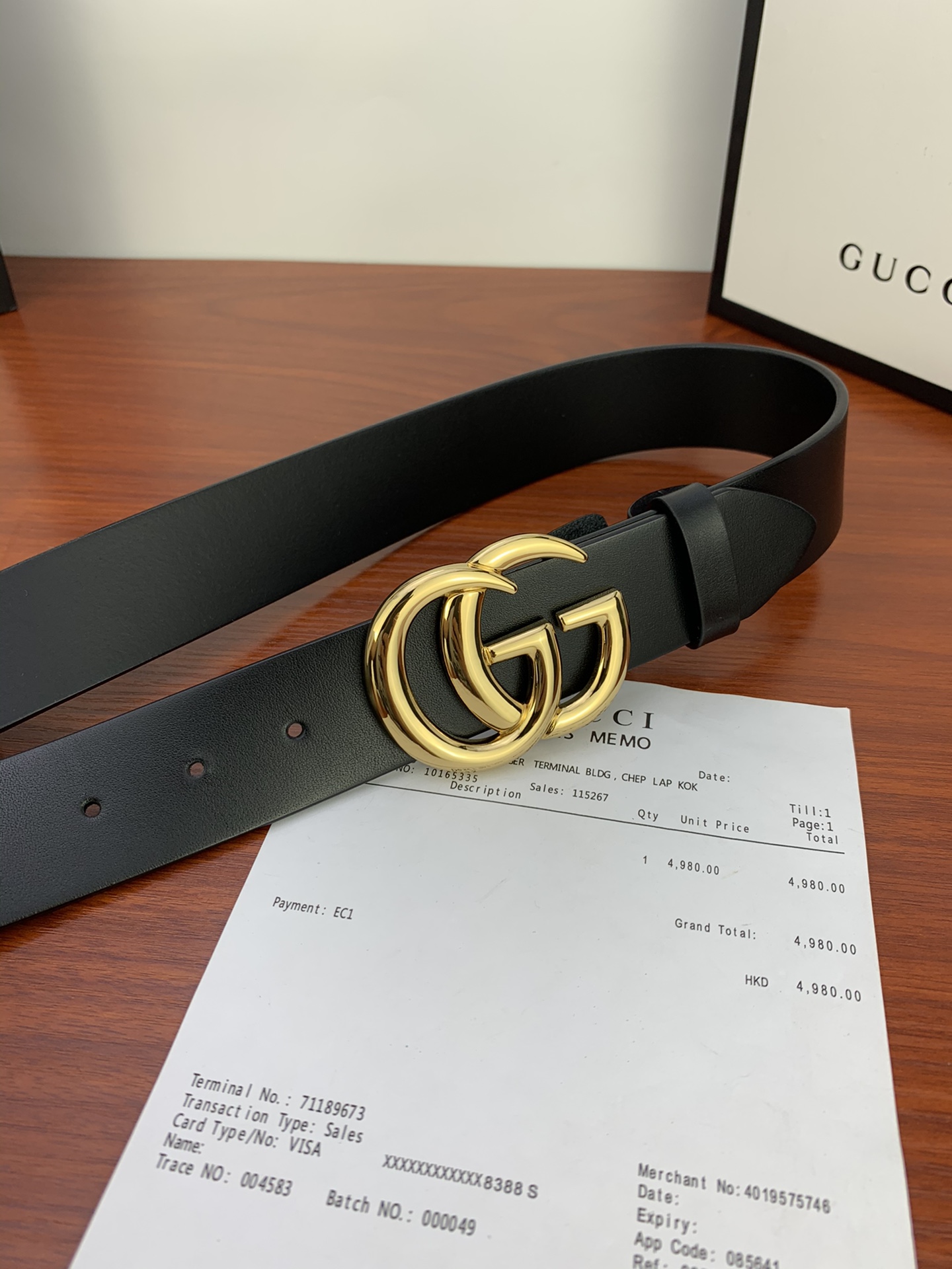 GUCCI  经典款单层树膏皮革腰带，配有品牌标志性双G带扣。无涂层褪色皮革材质 具备耐用不变形 此皮面