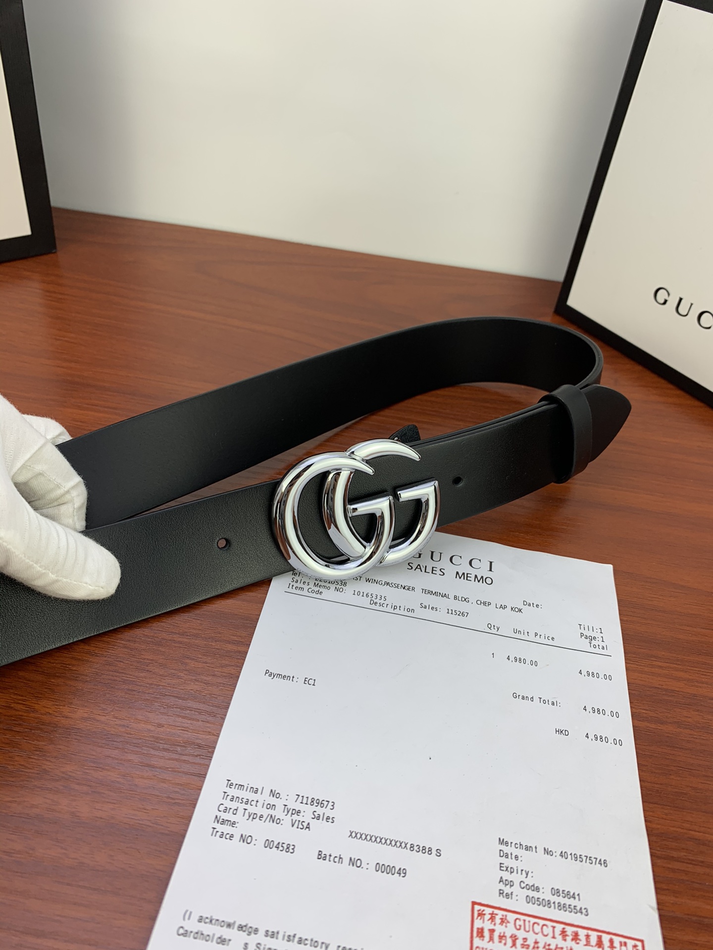 GUCCI  经典款单层树膏皮革腰带，配有品牌标志性双G带扣。无涂层褪色皮革材质 具备耐用不变形 此皮面