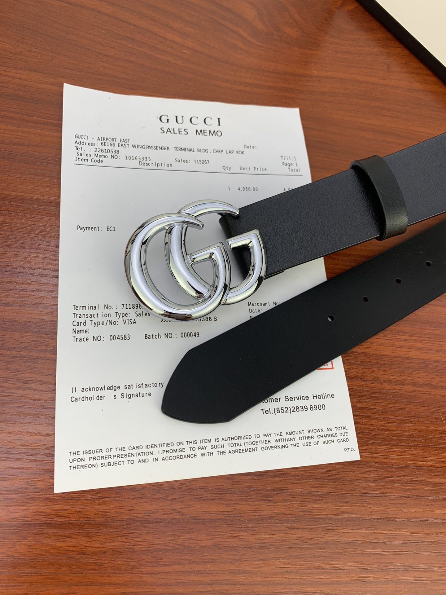 GUCCI  经典款单层树膏皮革腰带，配有品牌标志性双G带扣。无涂层褪色皮革材质 具备耐用不变形 此皮面