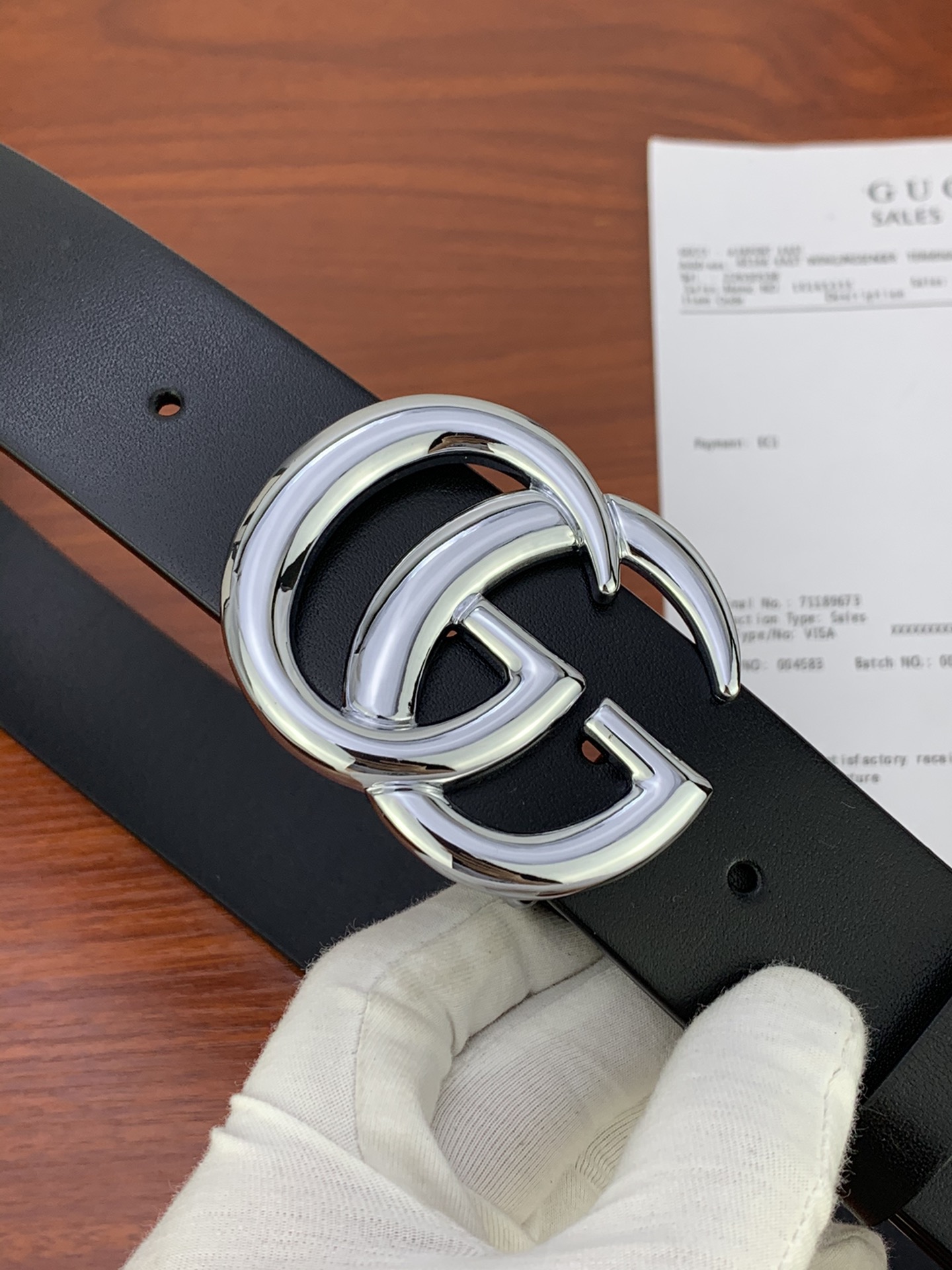 GUCCI  经典款单层树膏皮革腰带，配有品牌标志性双G带扣。无涂层褪色皮革材质 具备耐用不变形 此皮面