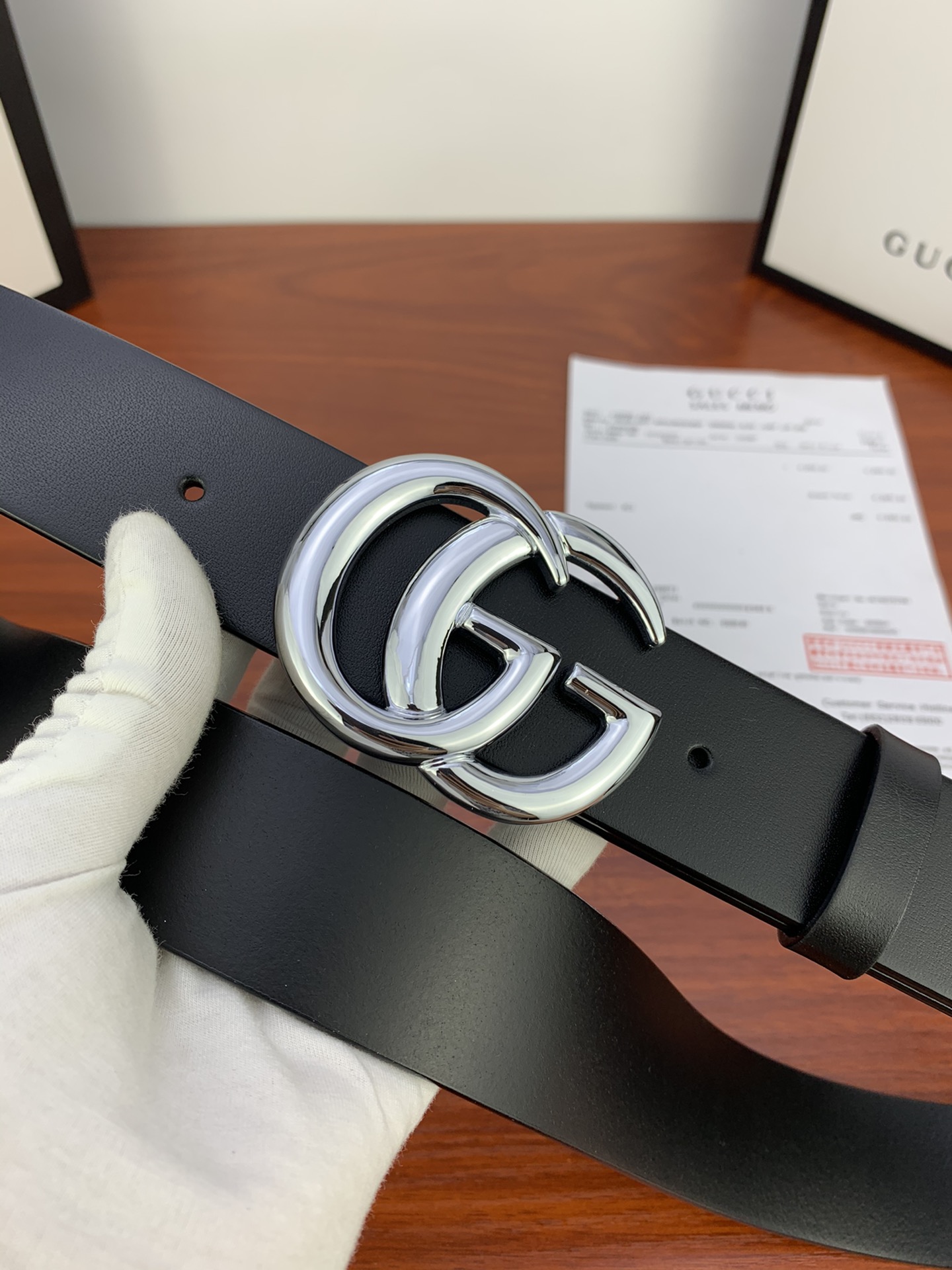 GUCCI  经典款单层树膏皮革腰带，配有品牌标志性双G带扣。无涂层褪色皮革材质 具备耐用不变形 此皮面