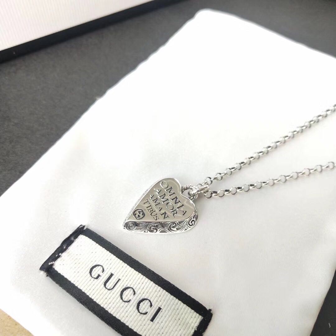 NO:104266,Gucci necklace with heart-shaped engraved silver necklace single pendant weighs about 13 grams, a set of about 22 grams, Gucci necklace, gucci, necklace19860909古驰饰心形刻花银项链单吊坠重约13克,一套约22克,古驰项链,gucci,necklace,Jewelry