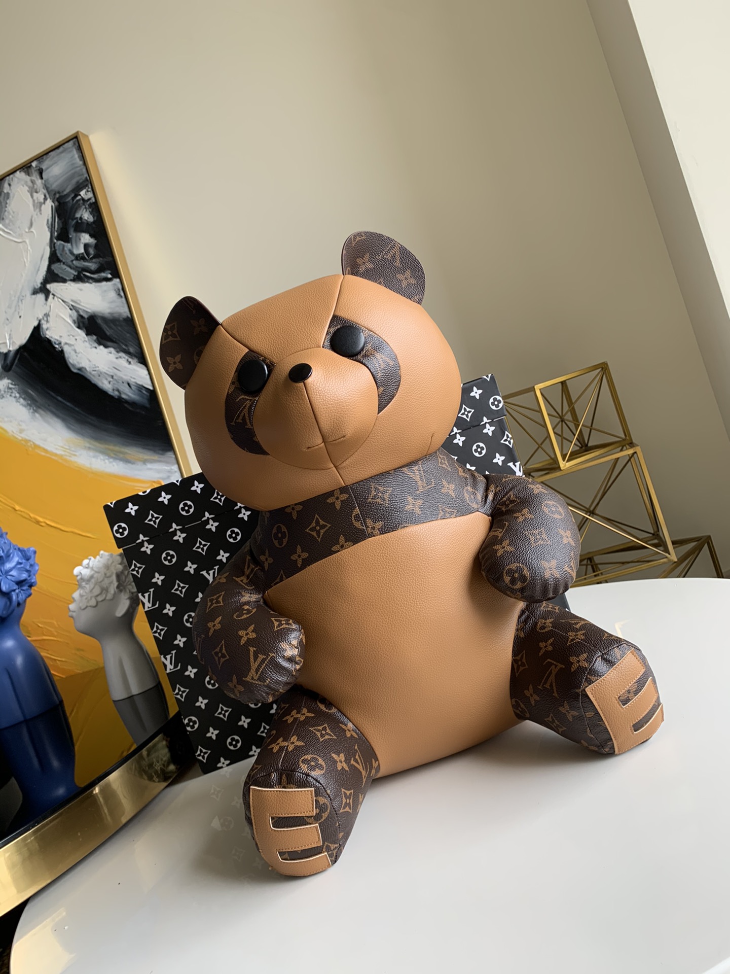 NO:395772,Black and white national treasure panda ornaments bear doll bear doll series Diversified Visetos printed coated canvas, the appearance is like our classic ornaments, this is an elegant and fun work Size: 47cm*36cm.,LV [original leather],louis vuitton19860909黑白国宝熊猫摆件 bear doll 熊娃娃系列 多元化 Visetos 印花涂层帆布制作而成,外观如同我们经典摆件,这是一部优雅而好玩的作品 尺寸:47cm*36cm .,LV【原厂皮】,louis vuitton,Bag