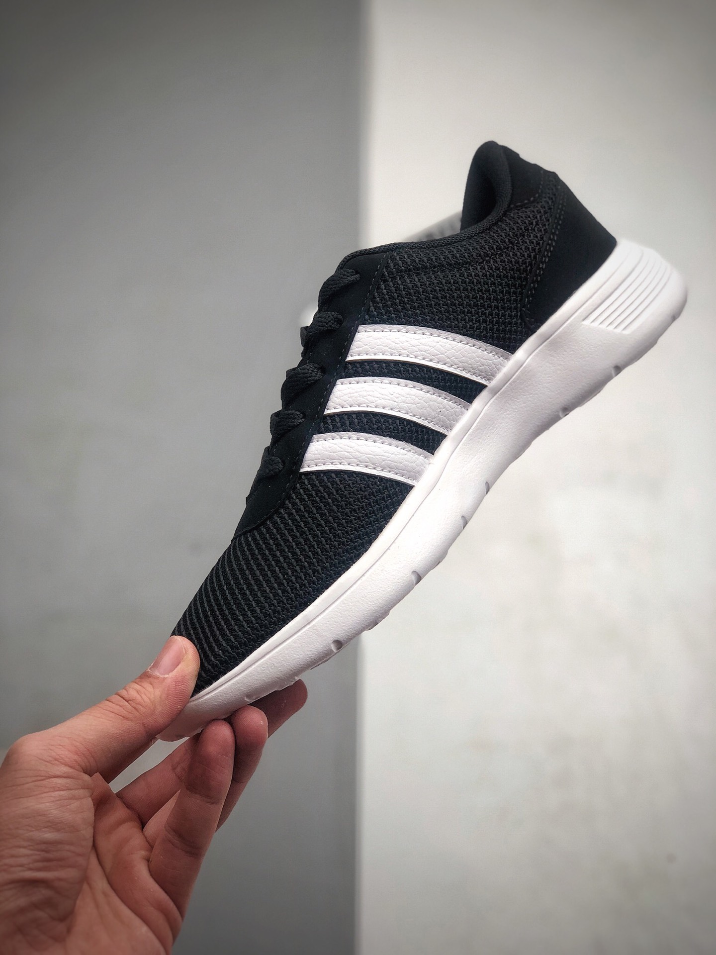 特价100  阿迪达斯/Adidas LiteRacer 实体的福音高弹MD大底 透气网面  货号：EH1323
