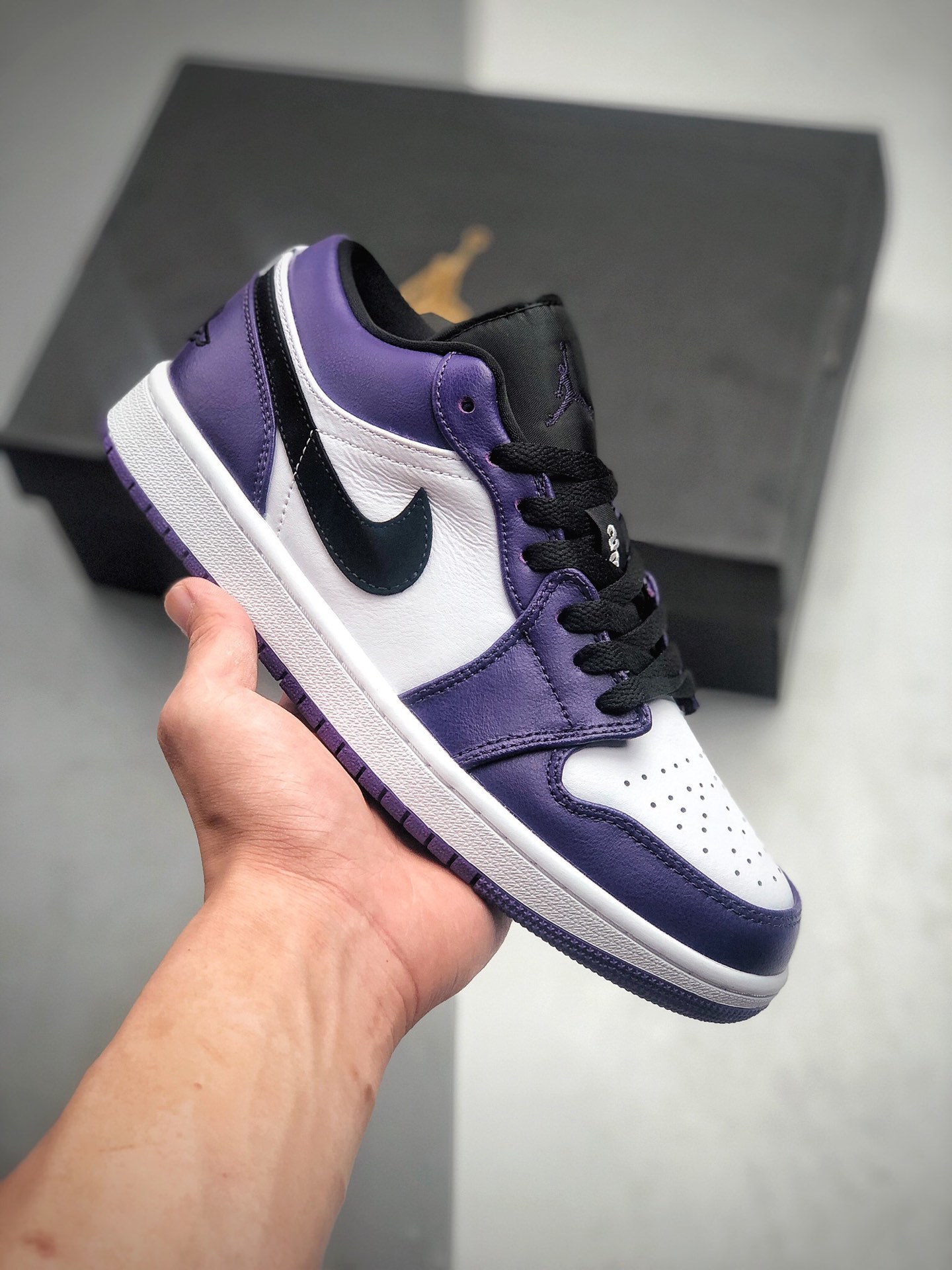 特价180 Air Jordan 1 Low 低帮 白紫AJ1 乔丹1代 aj1 乔1 低邦 白紫 乔丹篮球鞋系列 553558-500-莆田鞋,莆田鞋货源,高仿鞋,高仿鞋货源,安福档口,莆田高仿鞋,莆田鞋批发,高仿鞋批发,莆田高仿运动鞋,高仿运动鞋,莆田运动鞋 特价180 Air Jordan 1 Low 低帮 白紫AJ1 乔丹1代 aj1 乔1 低邦 白紫 乔丹篮球鞋系列 553558-500