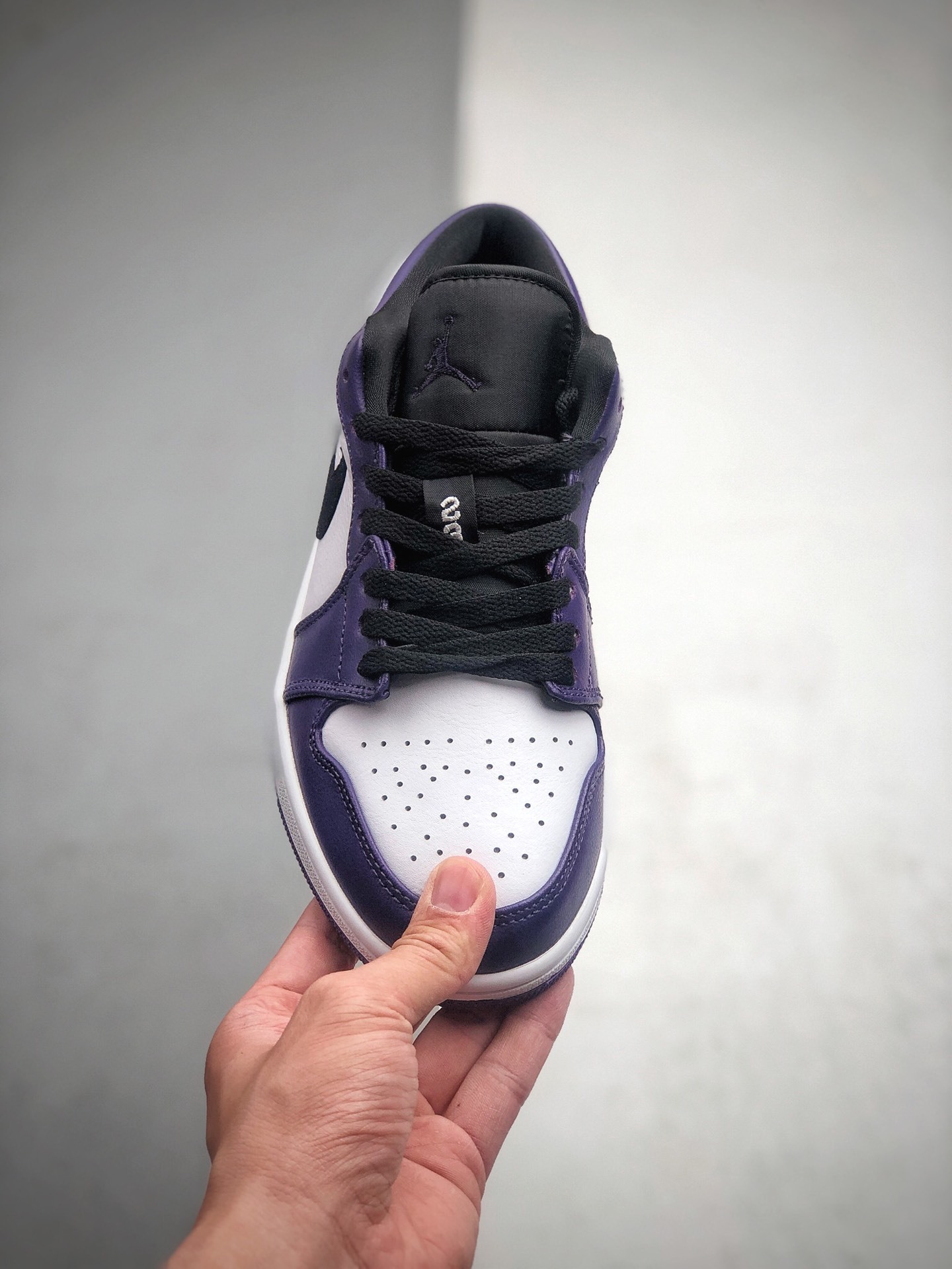 特价180 Air Jordan 1 Low 低帮 白紫AJ1 乔丹1代 aj1 乔1 低邦 白紫 乔丹篮球鞋系列 553558-500-莆田鞋,莆田鞋货源,高仿鞋,高仿鞋货源,安福档口,莆田高仿鞋,莆田鞋批发,高仿鞋批发,莆田高仿运动鞋,高仿运动鞋,莆田运动鞋 特价180 Air Jordan 1 Low 低帮 白紫AJ1 乔丹1代 aj1 乔1 低邦 白紫 乔丹篮球鞋系列 553558-500