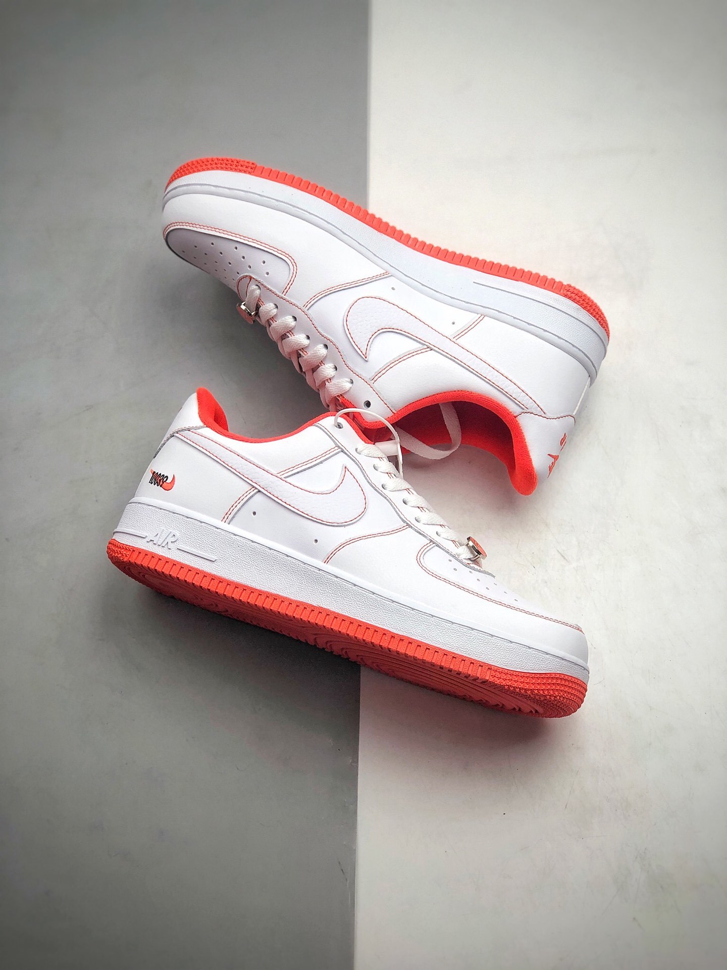 210 耐克Nike Air Force 1 Low”Rucker Park”空军号一经典低帮百搭休闲运板动鞋“皮白橙”货号:CT2585-100-莆田鞋,莆田鞋货源,高仿鞋,高仿鞋货源,安福档口,莆田高仿鞋,莆田鞋批发,高仿鞋批发,莆田高仿运动鞋,高仿运动鞋,莆田运动鞋 210 耐克Nike Air Force 1 Low”Rucker Park”空军号一经典低帮百搭休闲运板动鞋“皮白橙”货号:CT2585-100