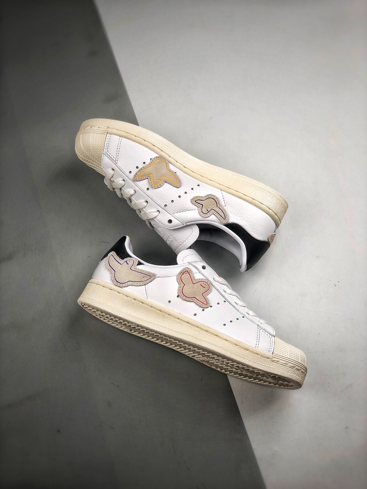 230 Adidas Superstar x Mark Gonz 补丁设计艺术家联名 货号：EF1480