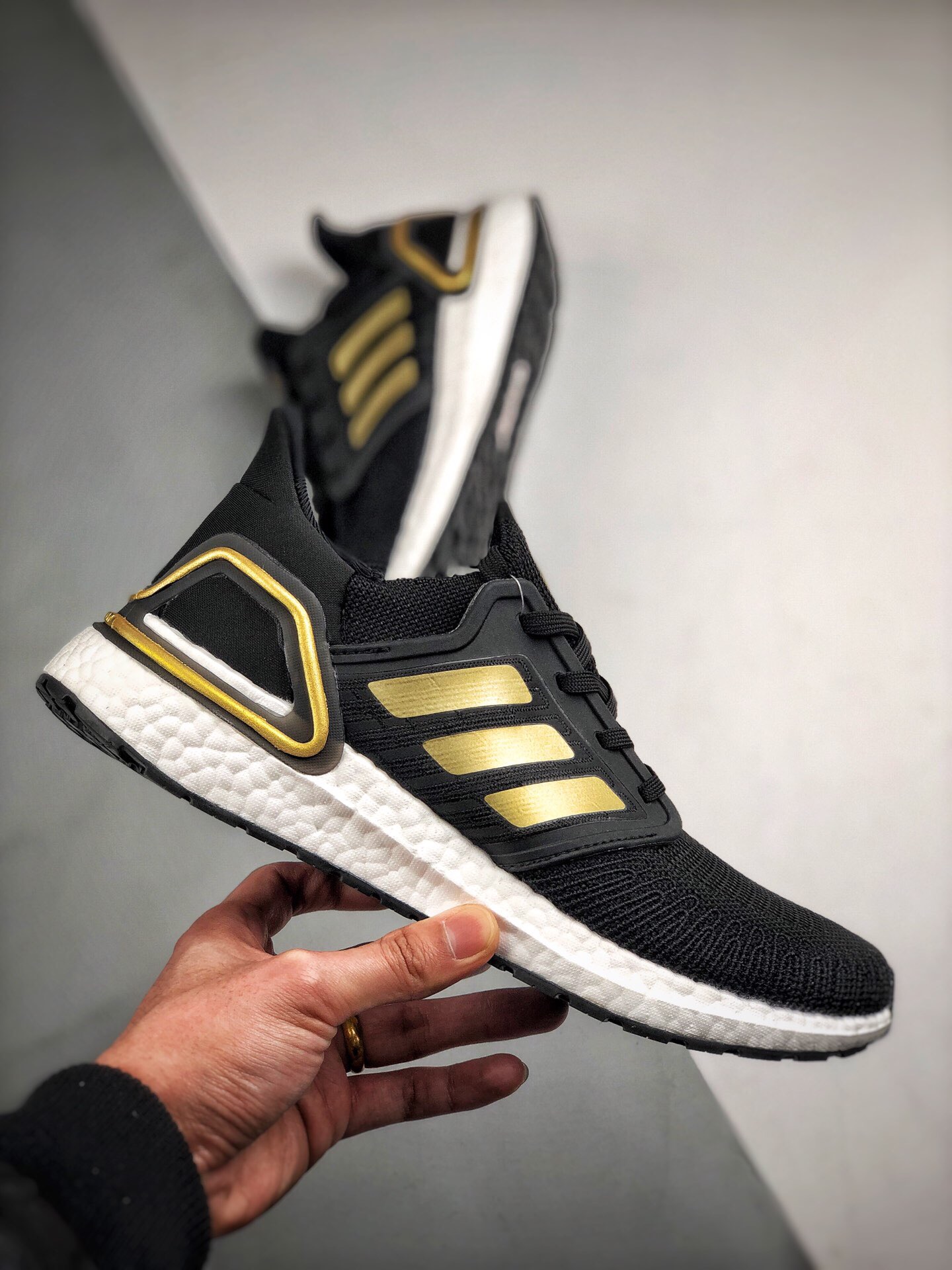 210 Adidas UltraBoost 6.0 2019官方同步主推新款  以编织纱网代替