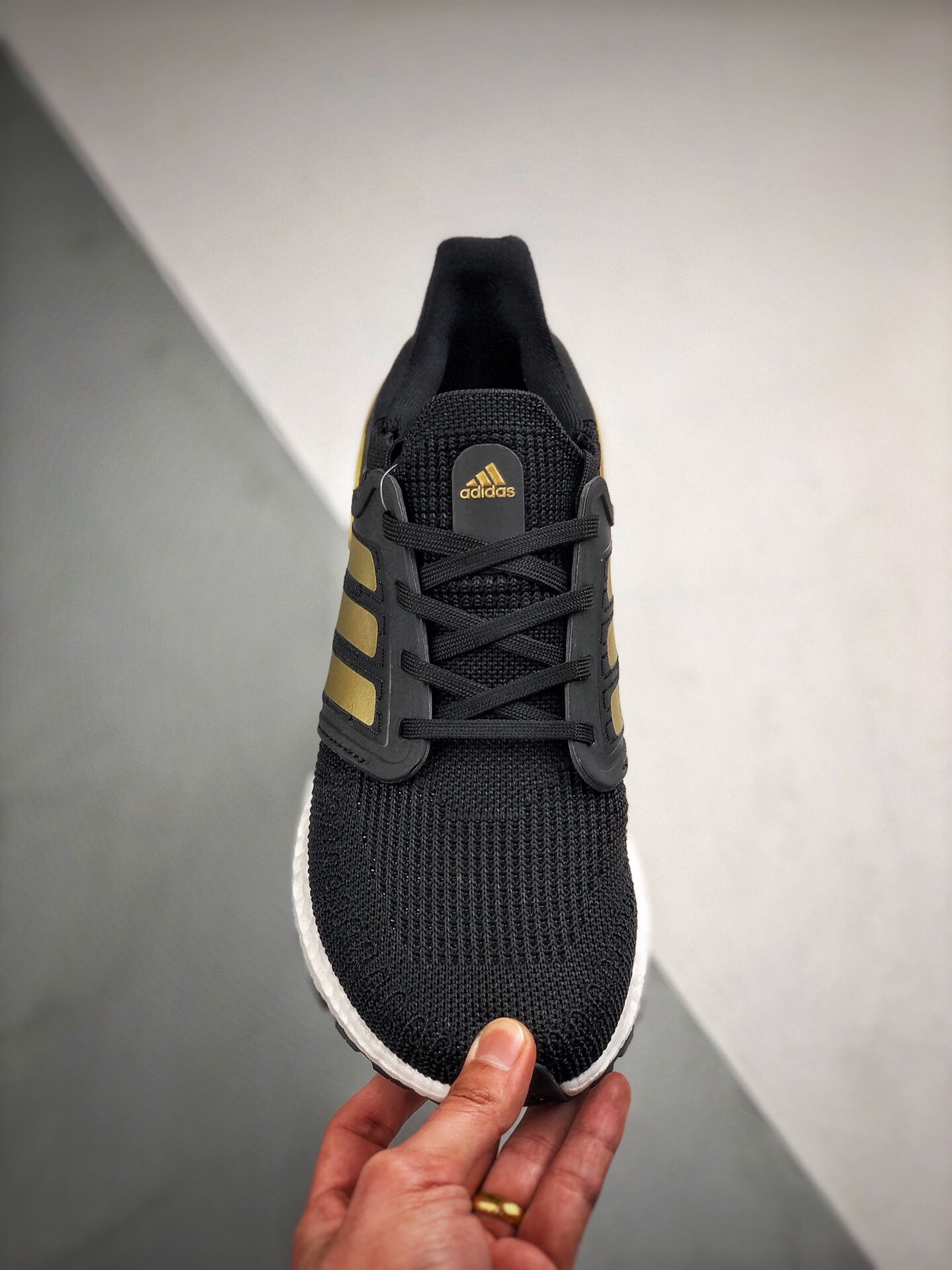210 Adidas UltraBoost 6.0 2019官方同步主推新款  以编织纱网代替