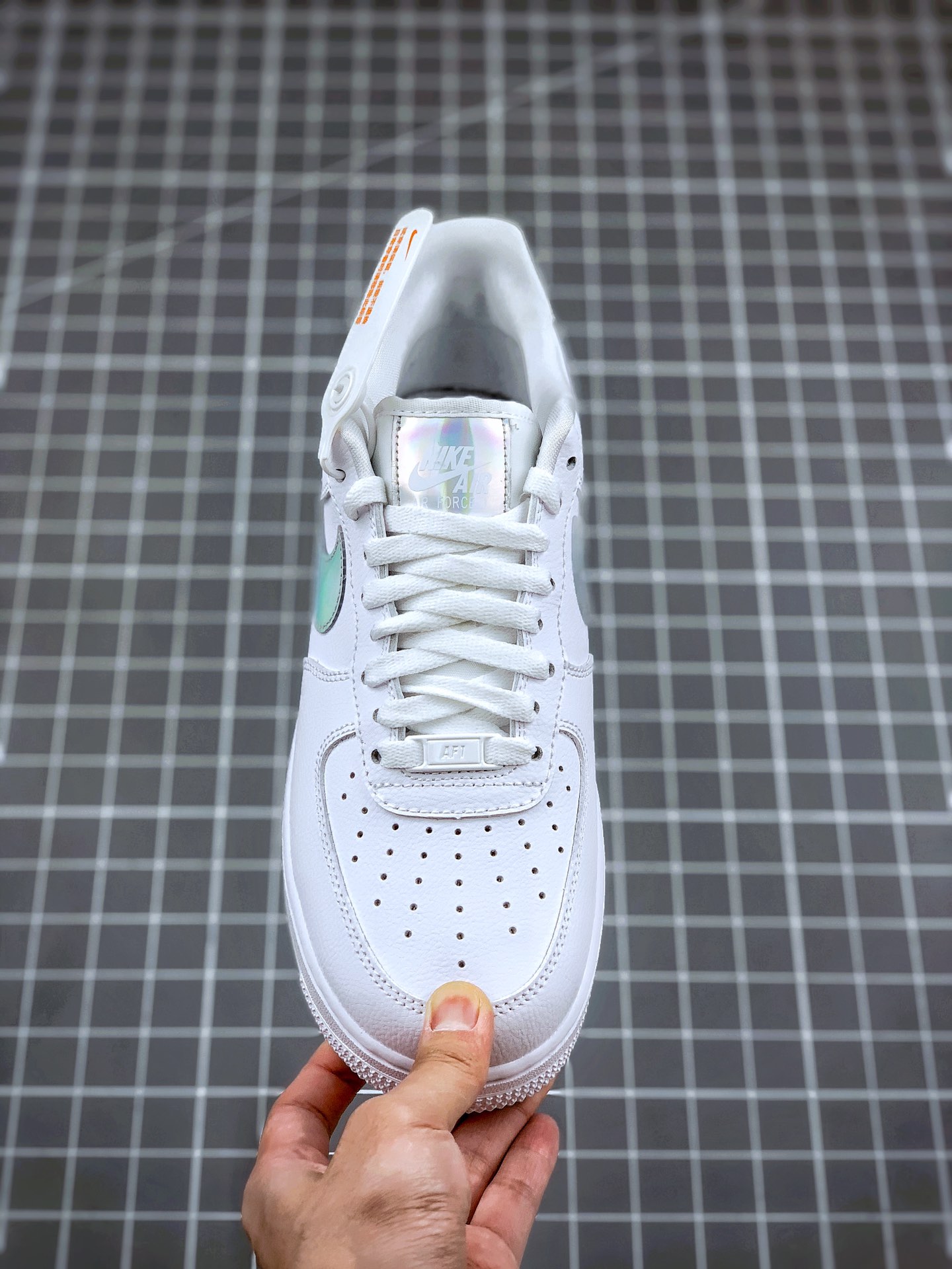 190 Air Force 1 ’07 ESS 白镭射配色 官网同步发售 诠释空军市场最高品质
