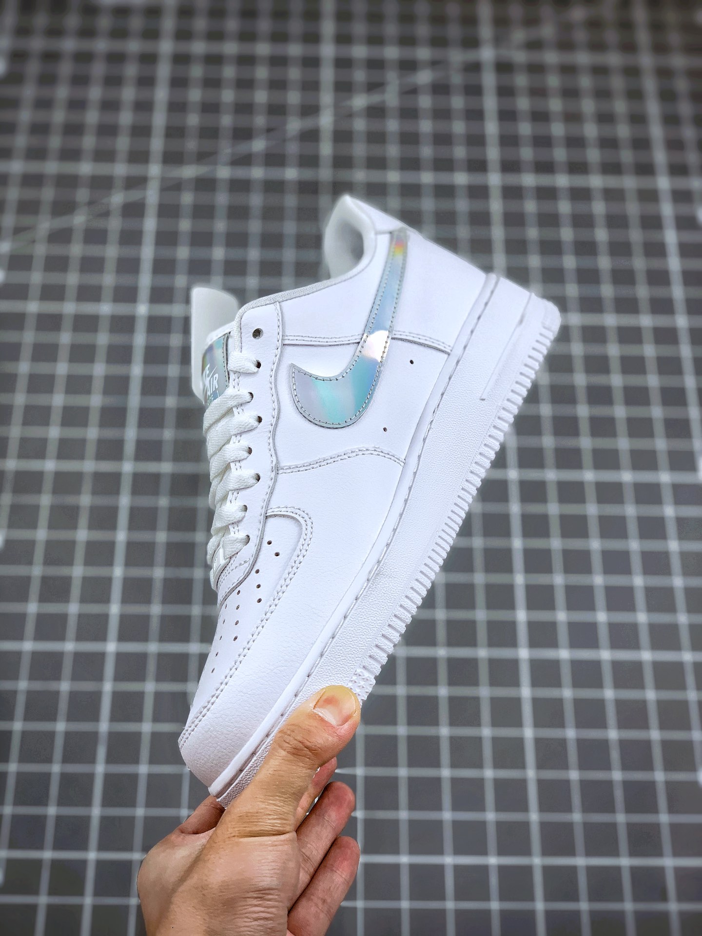 190 Air Force 1 ’07 ESS 白镭射配色 官网同步发售 诠释空军市场最高品质