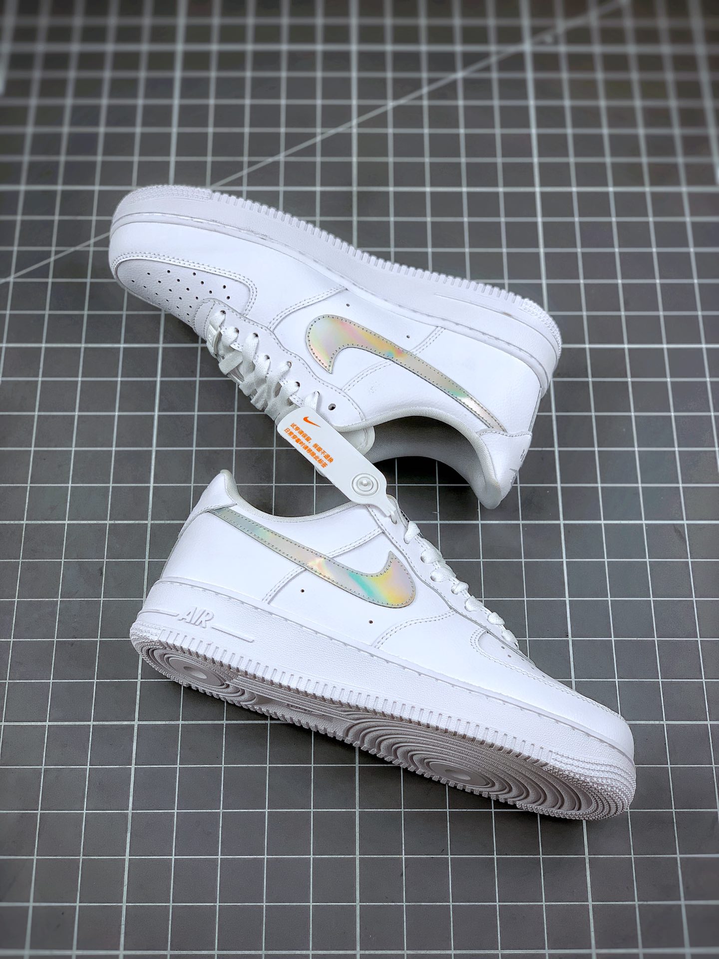 190 Air Force 1 ’07 ESS 白镭射配色 官网同步发售 诠释空军市场最高品质