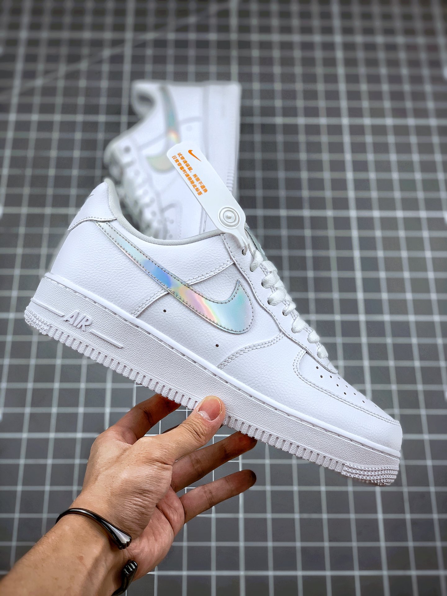 190 Air Force 1 ’07 ESS 白镭射配色 官网同步发售 诠释空军市场最高品质