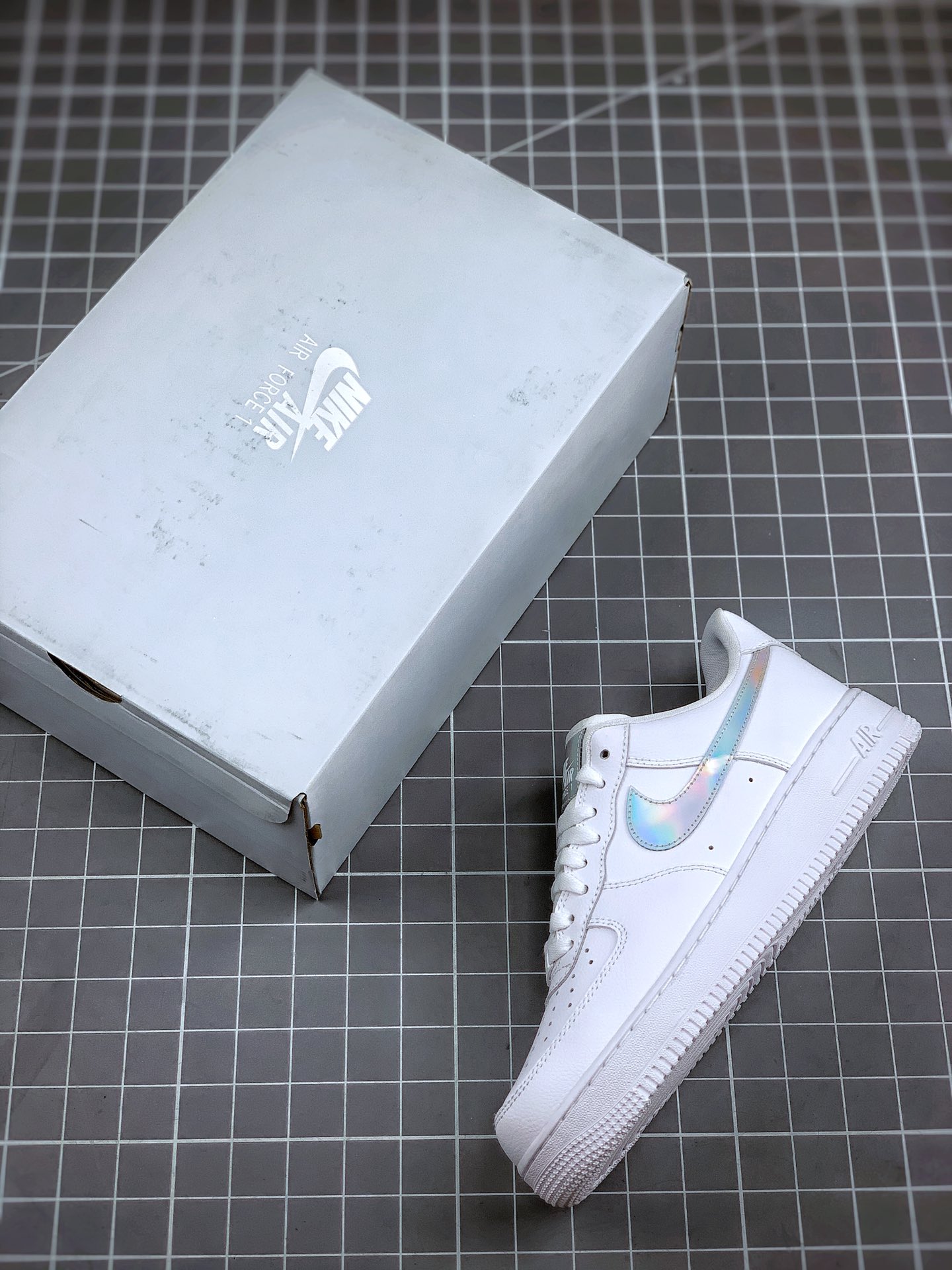 190 Air Force 1 ’07 ESS 白镭射配色 官网同步发售 诠释空军市场最高品质