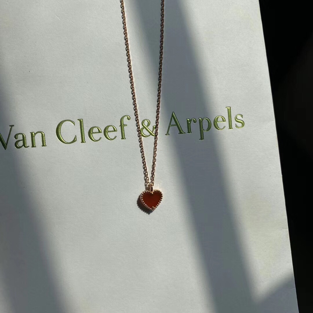 Van Cleef & Arpels VCA小红心项链