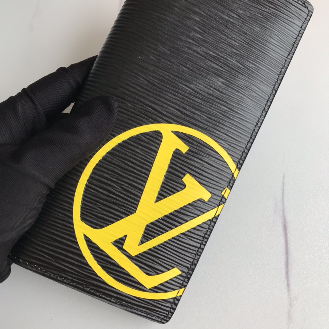 Various color options of the genuine leather bifold wallet