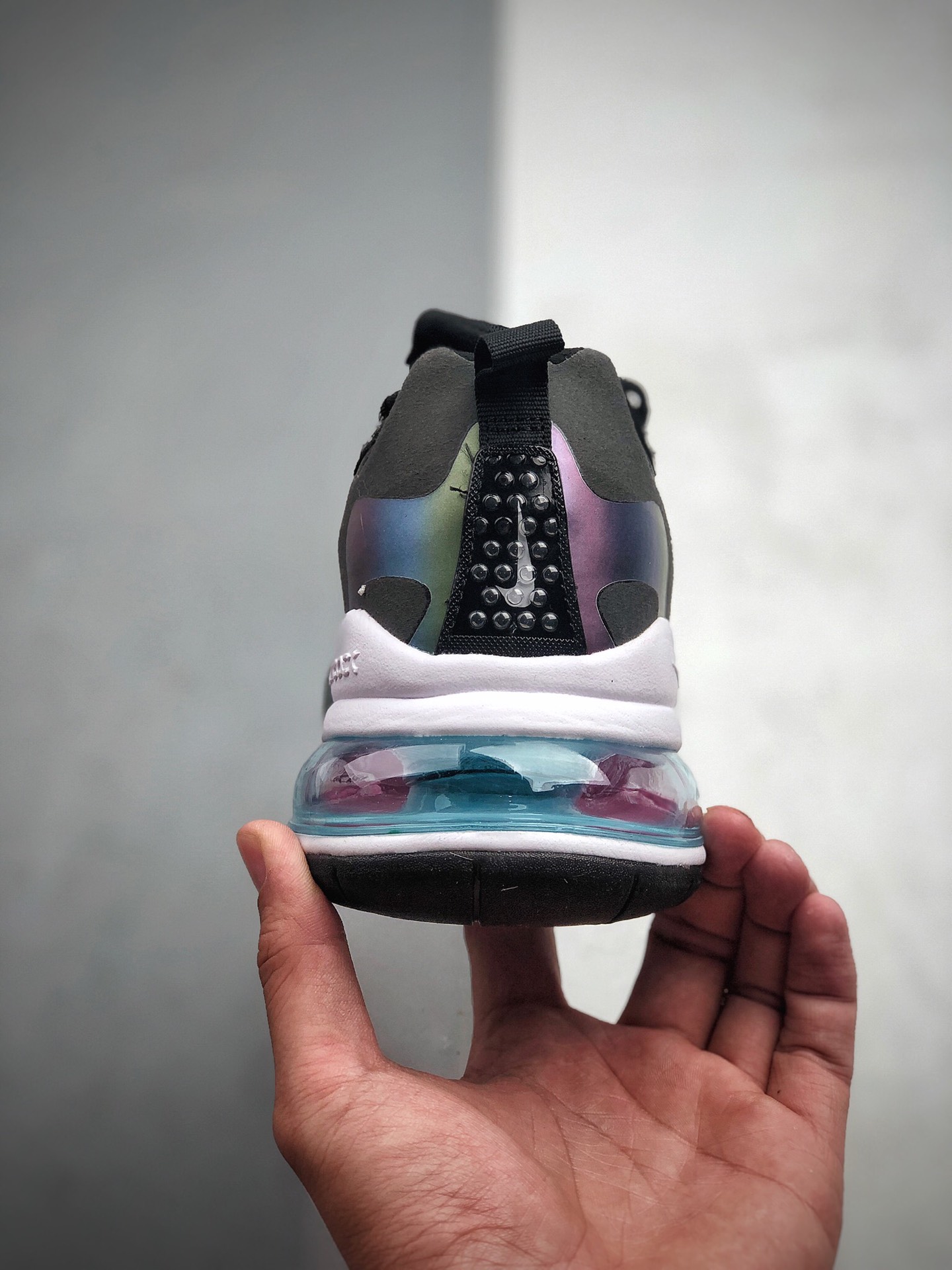 190 Nike Max 270 React 混合科技 3M反光 变色龙 半掌气垫跑步鞋 外标内置RFID芯片版本  货号：CT5064-001