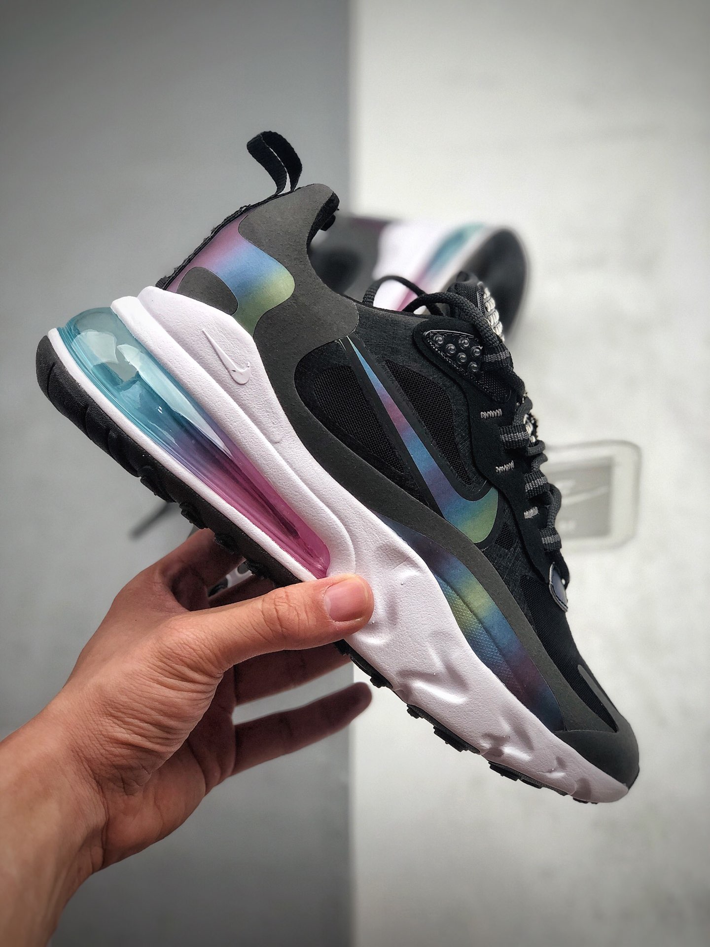 190 Nike Max 270 React 混合科技 3M反光 变色龙 半掌气垫跑步鞋 外标内置RFID芯片版本  货号：CT5064-001