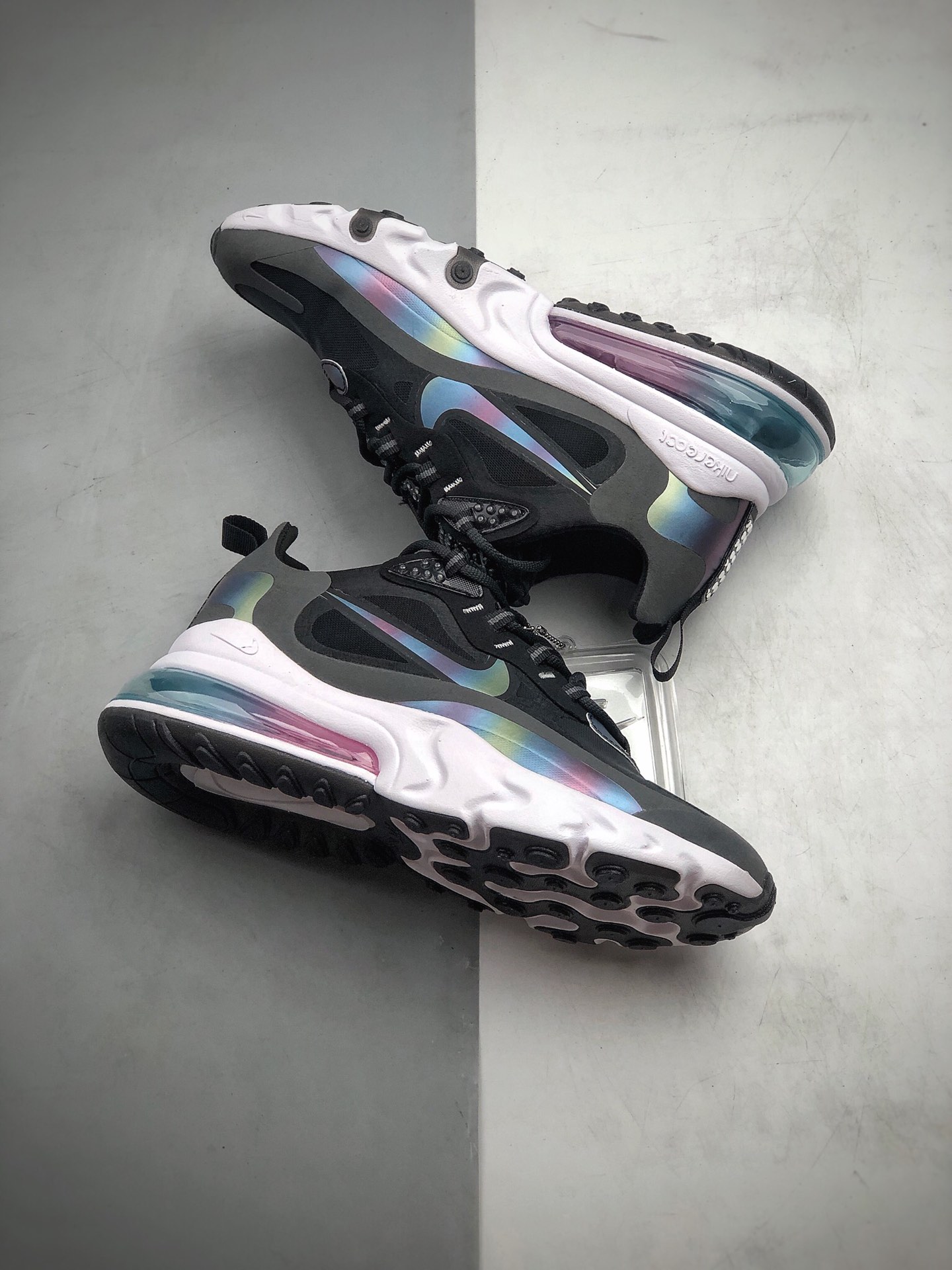 190 Nike Max 270 React 混合科技 3M反光 变色龙 半掌气垫跑步鞋 外标内置RFID芯片版本  货号：CT5064-001