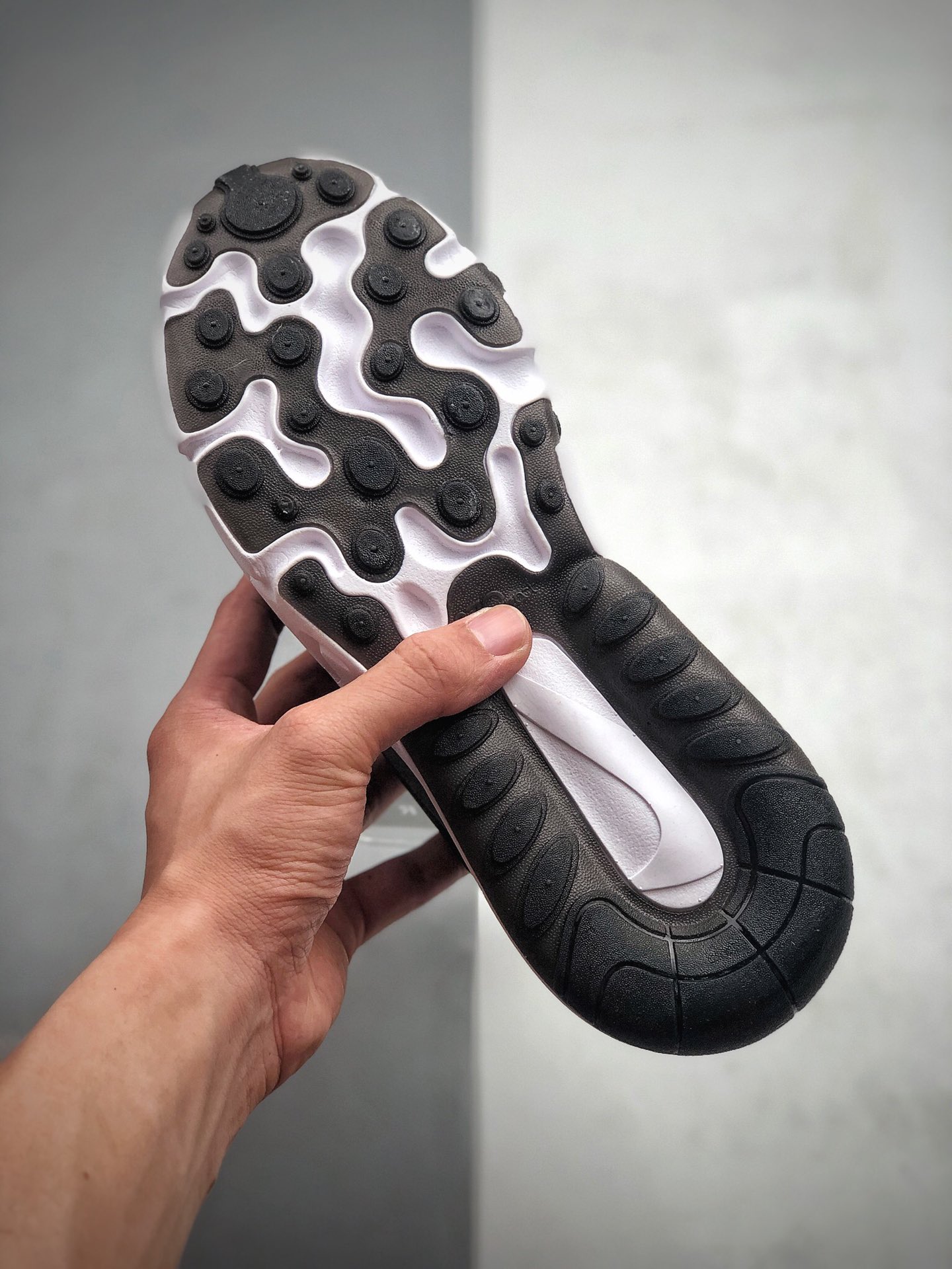 190 Nike Max 270 React 混合科技 3M反光 变色龙 半掌气垫跑步鞋 外标内置RFID芯片版本  货号：CT5064-001