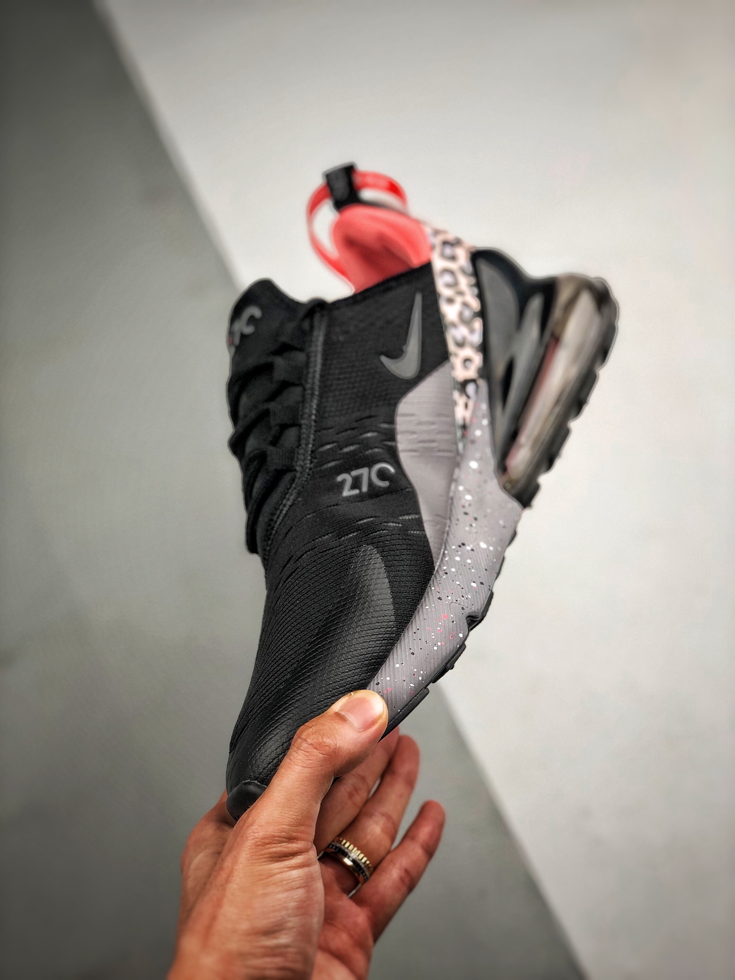 200 AirMax 270 灰粉花卉 官网强力操作主推 货号：AH8050-012
