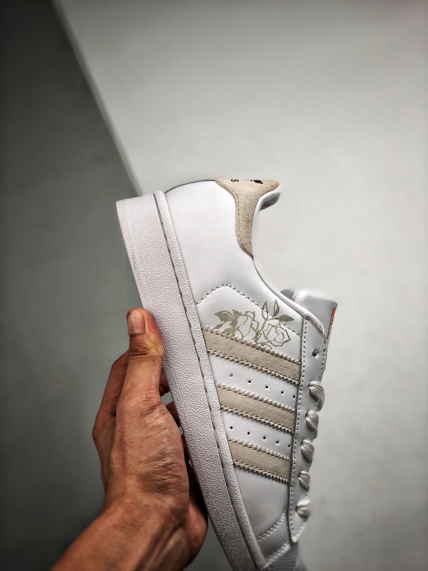 150 Adidas Originals SUPERSTAR W 贝壳头官网同步 黄麂皮玫瑰金标货号：EF1480