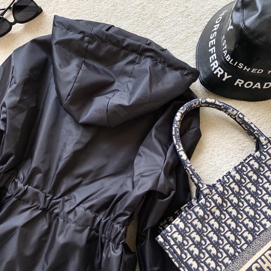 PRADA 走秀限量款🖤机能风口袋外套🧥原版托老代购重金购入..官网、专柜一件难求 这款不订货是拿不到的