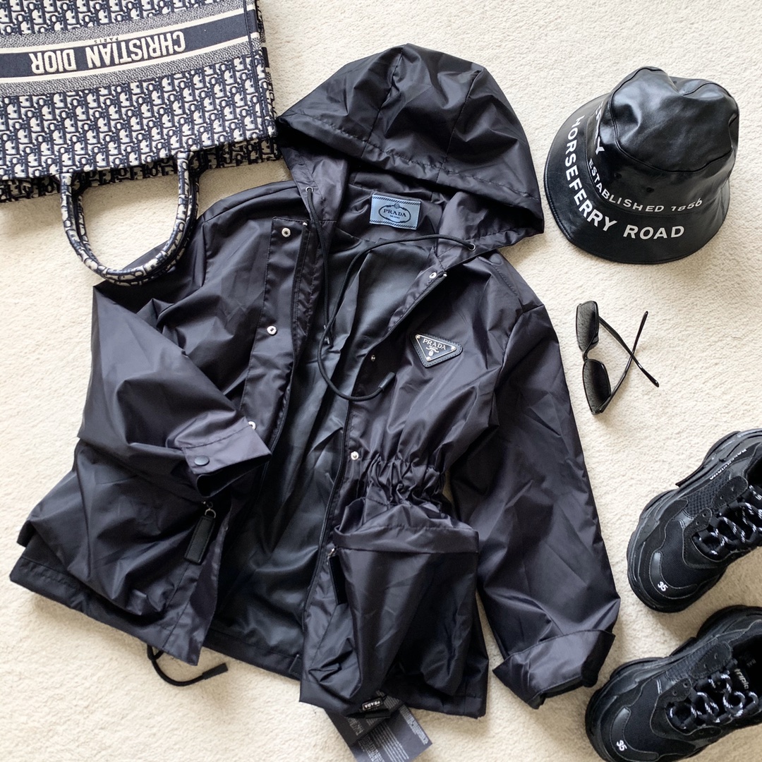 PRADA 走秀限量款🖤机能风口袋外套🧥原版托老代购重金购入..官网、专柜一件难求 这款不订货是拿不到的