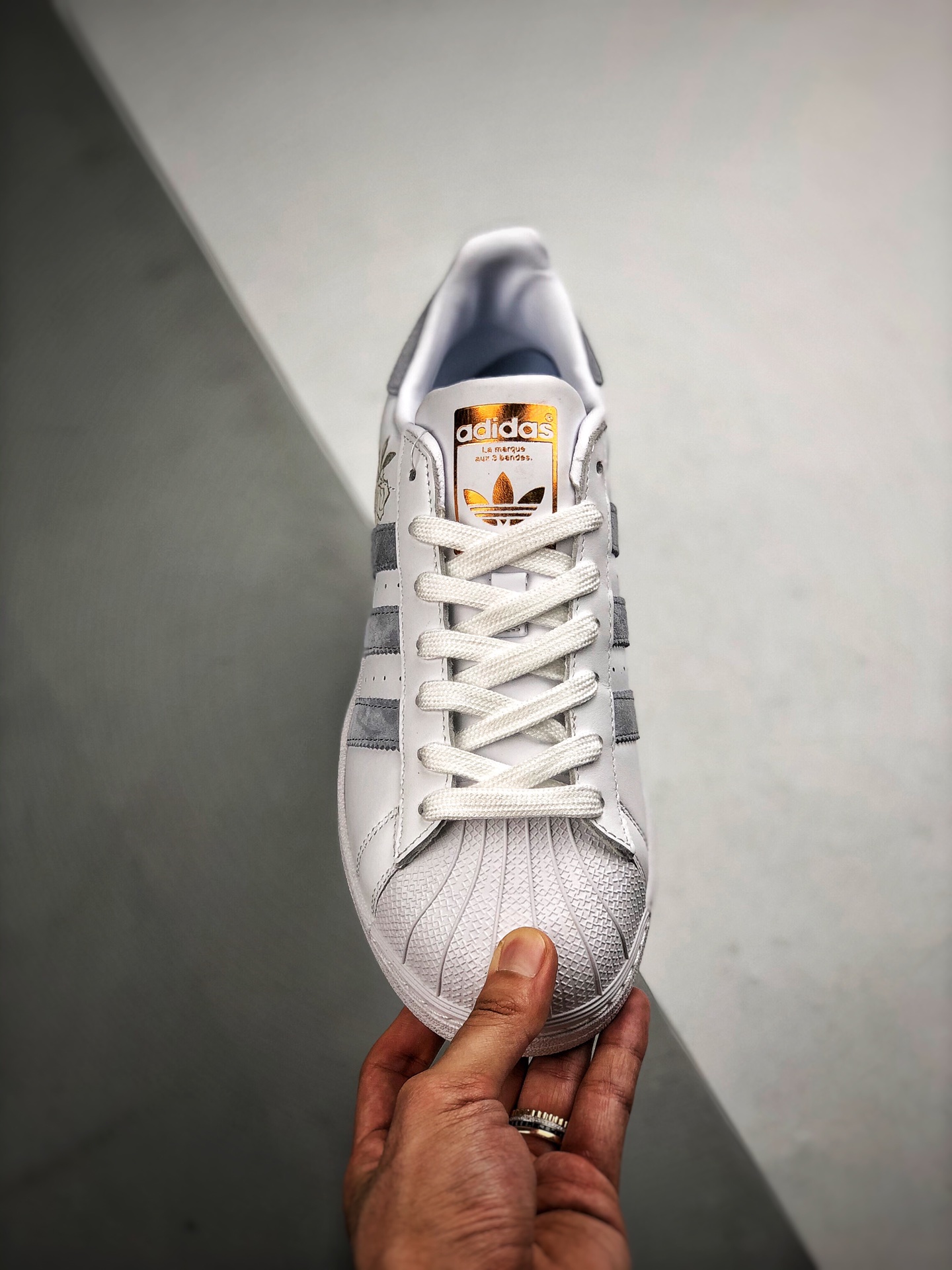 150 Adidas Originals SUPERSTAR W 贝壳头官网同步 灰麂皮玫瑰金标 货号：EF1480