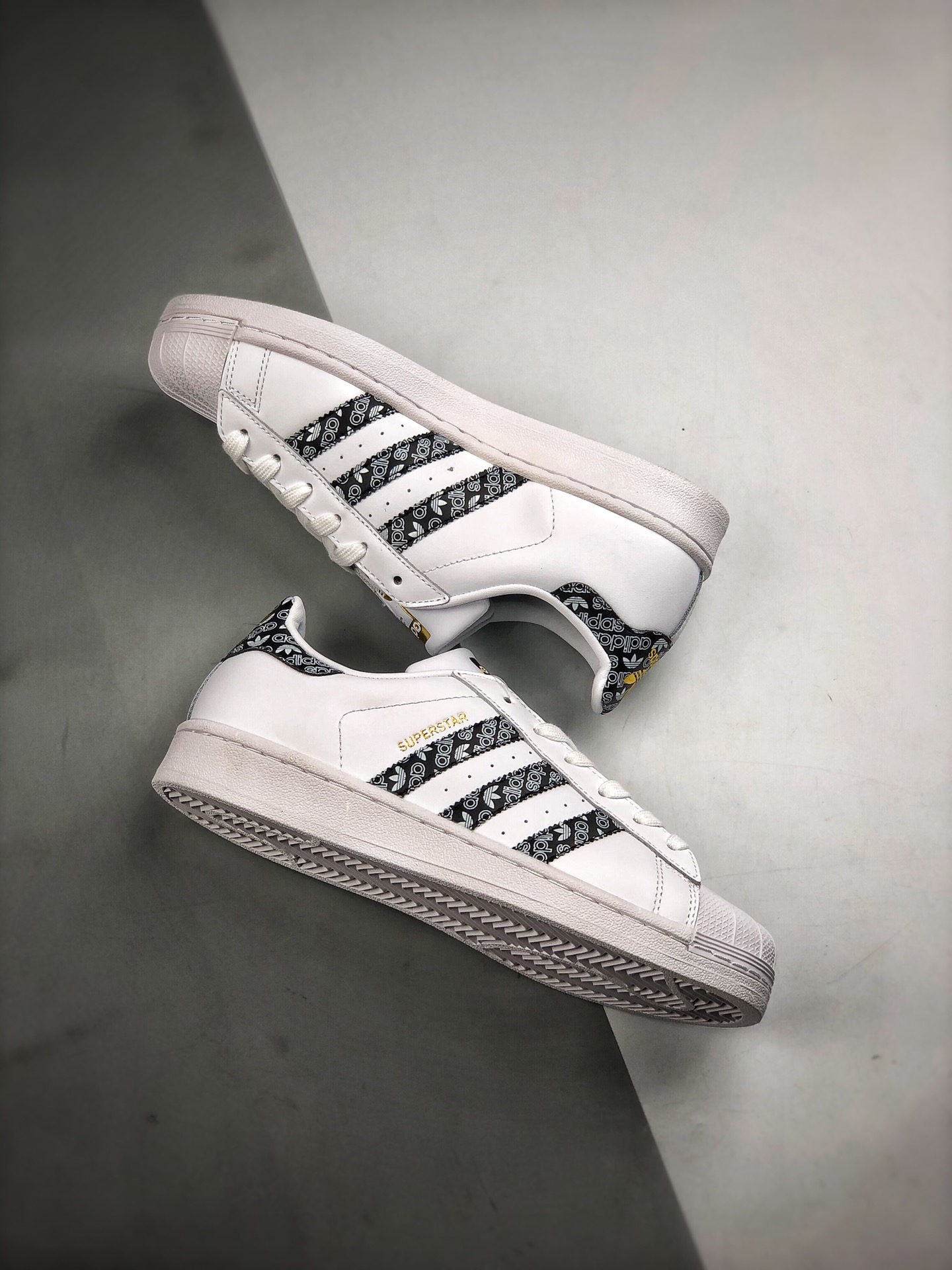 150 Adidas Originals SUPERSTAR W 贝壳头官网同步 黑白LOGO金标 渠道正品订单货号：EF1480
