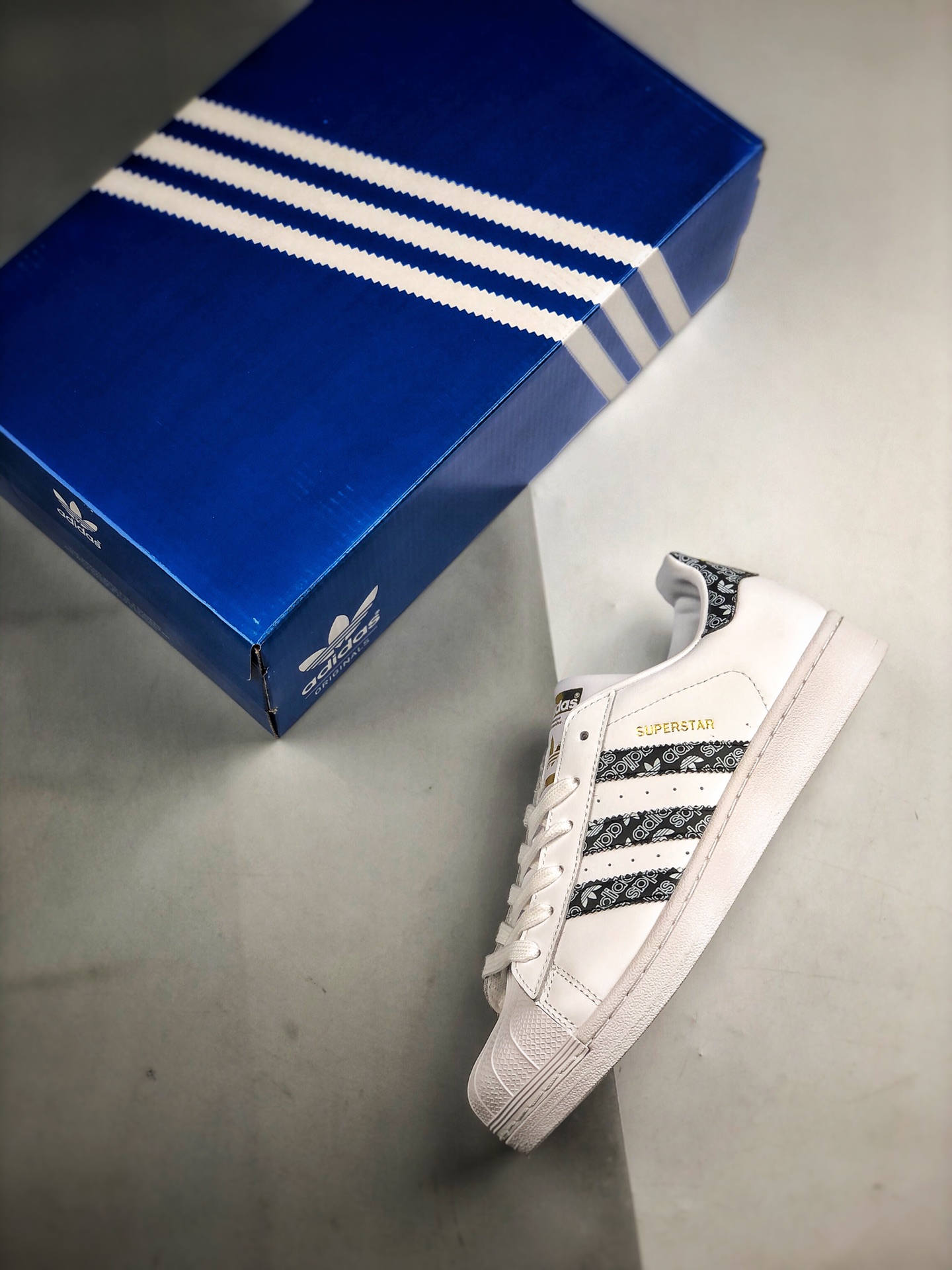 150 Adidas Originals SUPERSTAR W 贝壳头官网同步 黑白LOGO金标 渠道正品订单货号：EF1480